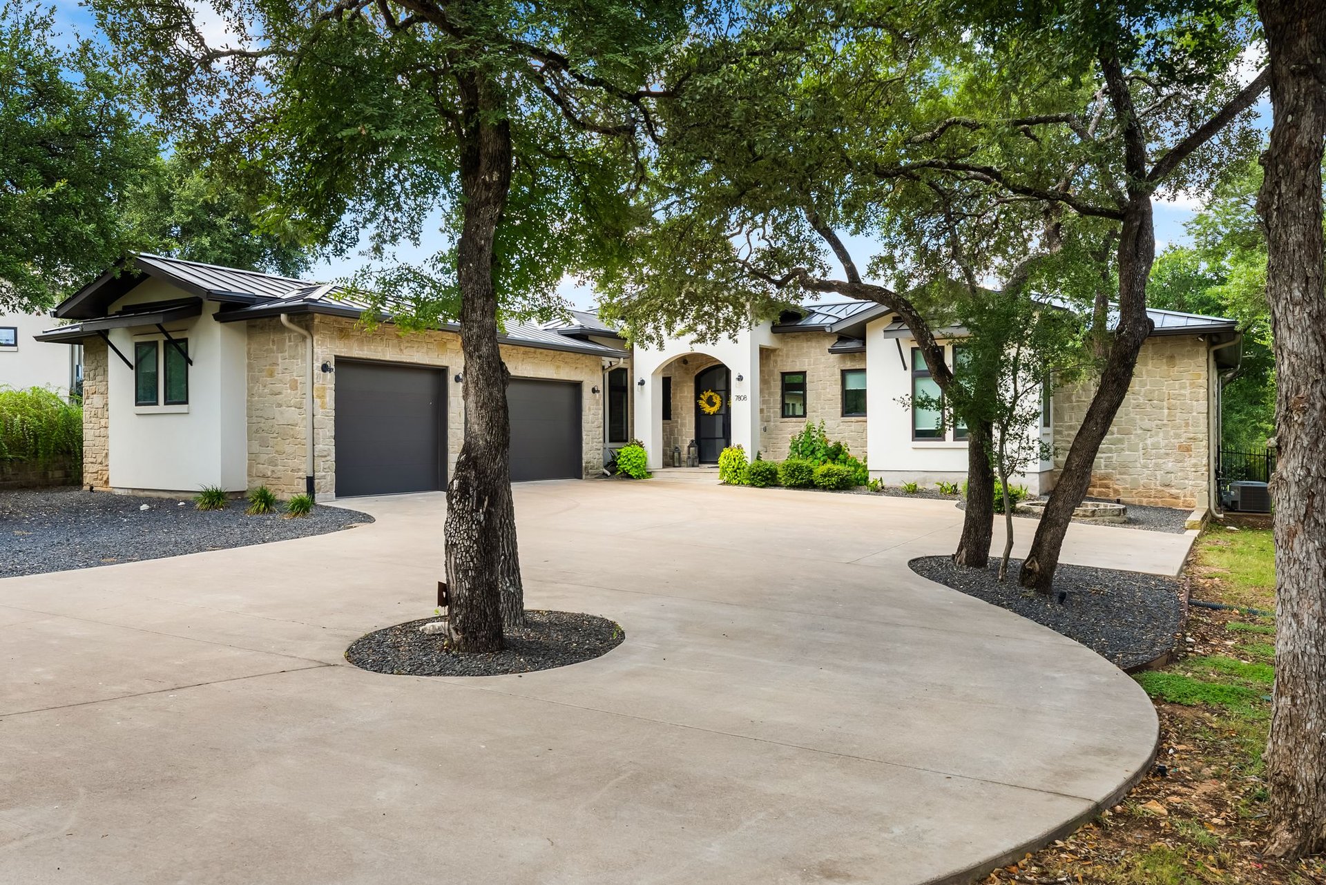 7808 Regolizia Cove