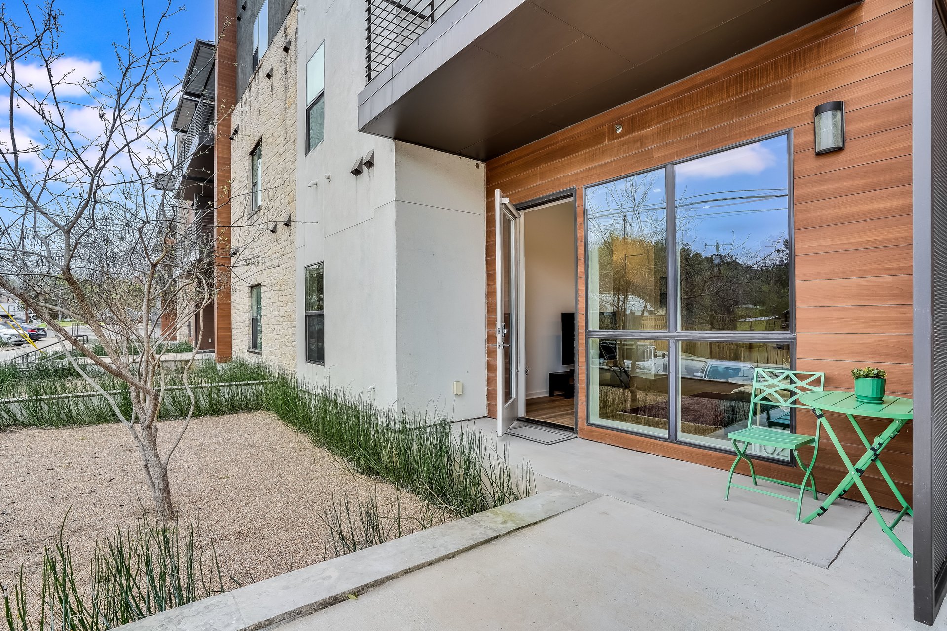 207 W Johanna St