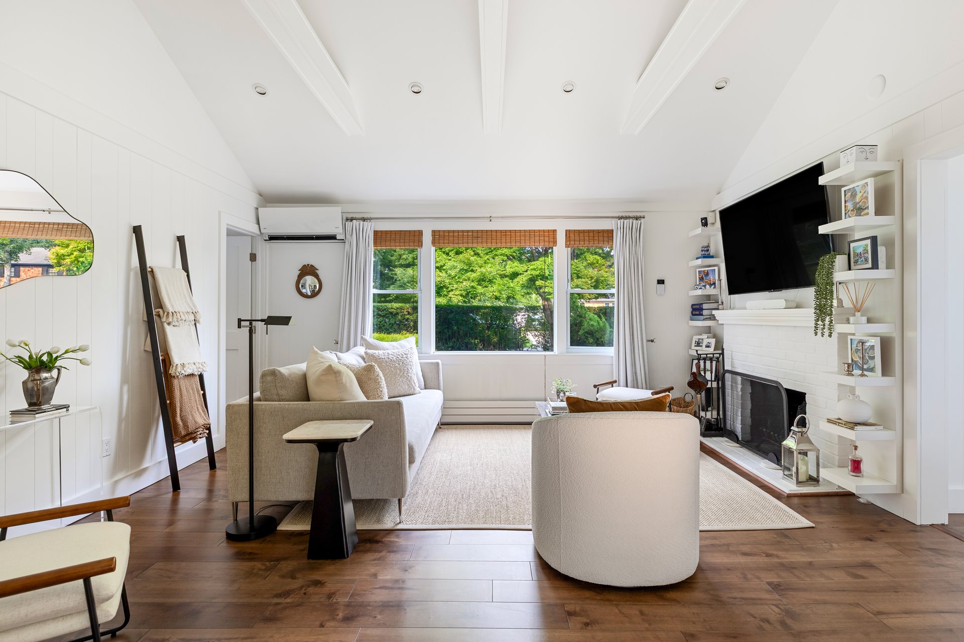 Stylish, Move-In Ready Living in Brookhaven