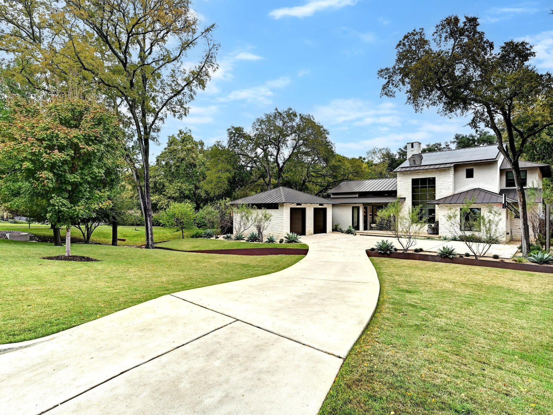 2906 Greenlee DR