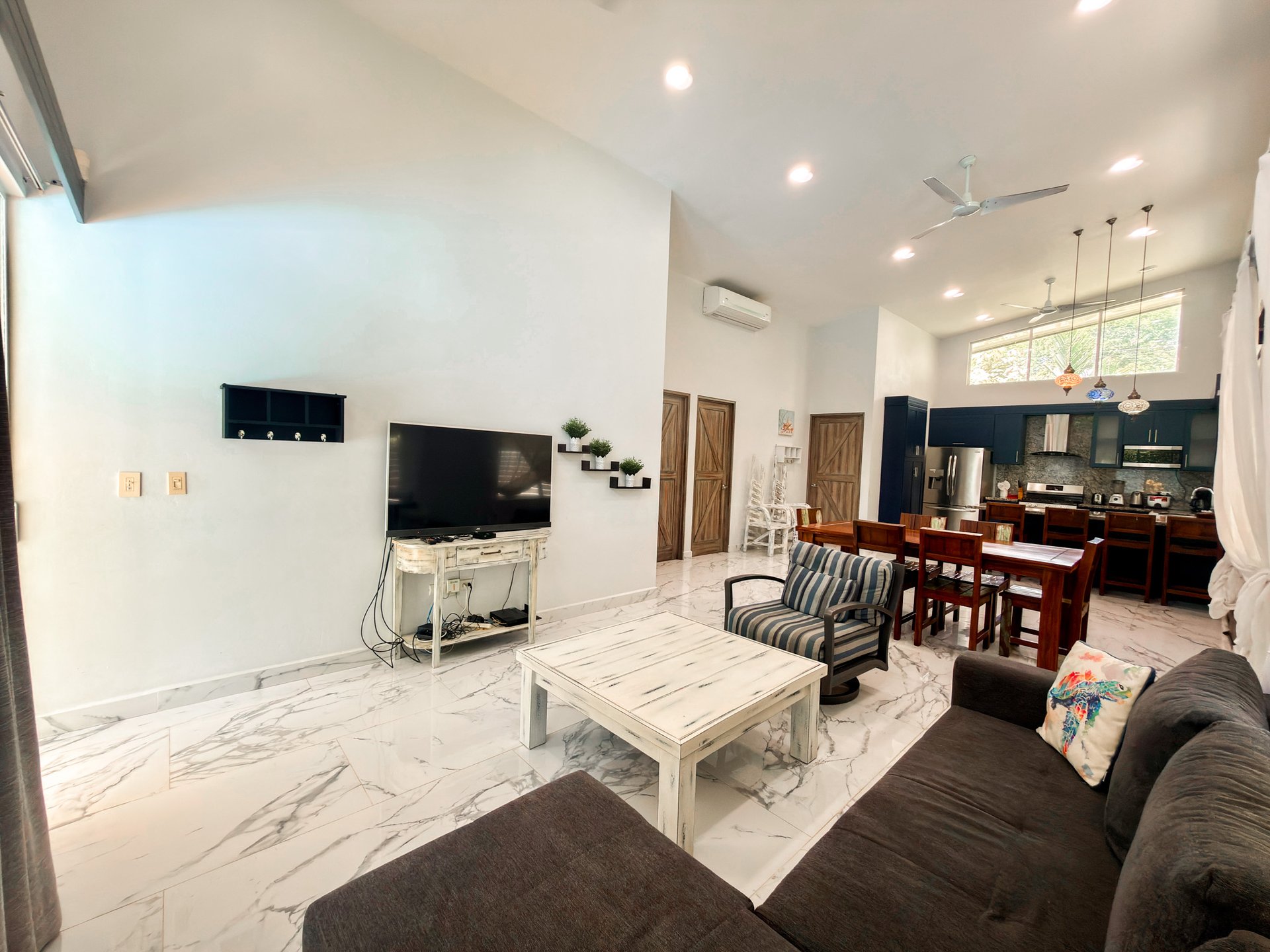 Villa Feliz - Walk to the beach in minutes