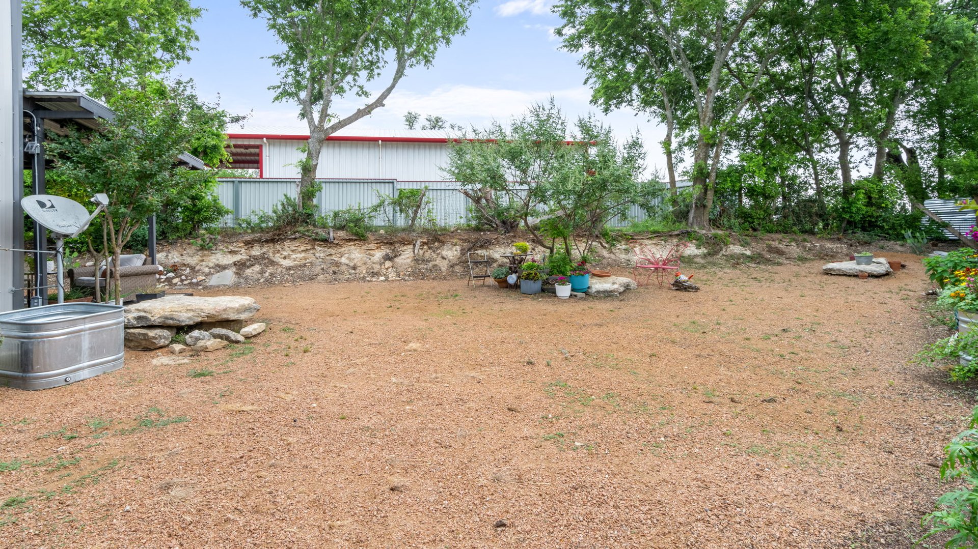Unique Residential/Commercial Property - 180 Henly LOOP