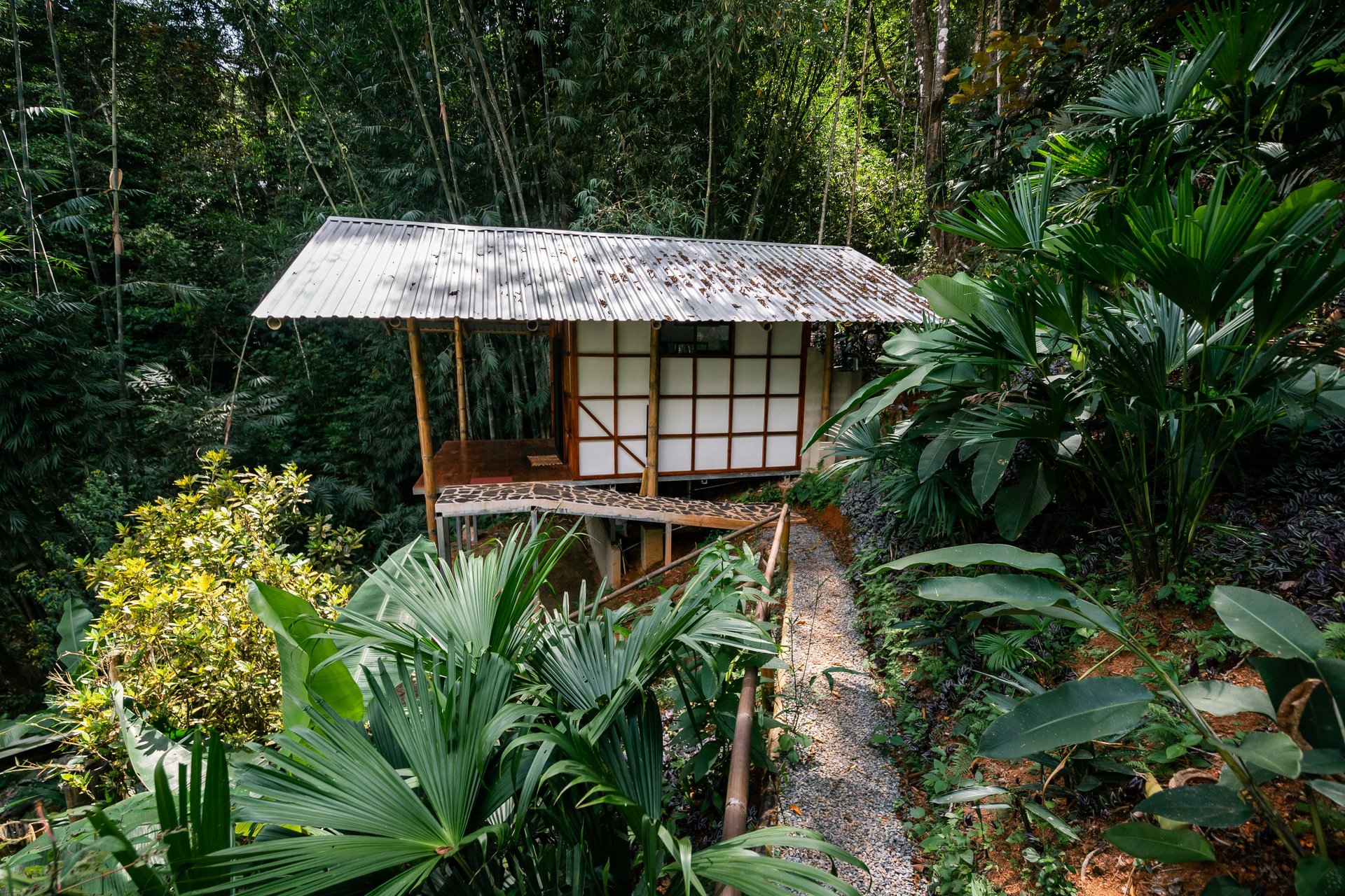 CASCADA ELYSIANA – ECO-RETREAT WITH HUGE WATERFALL