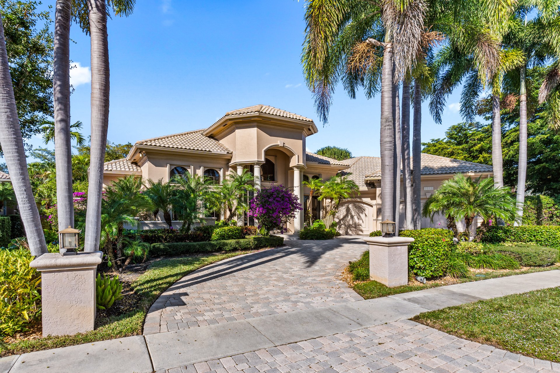 5848 Vintage Oaks Circle