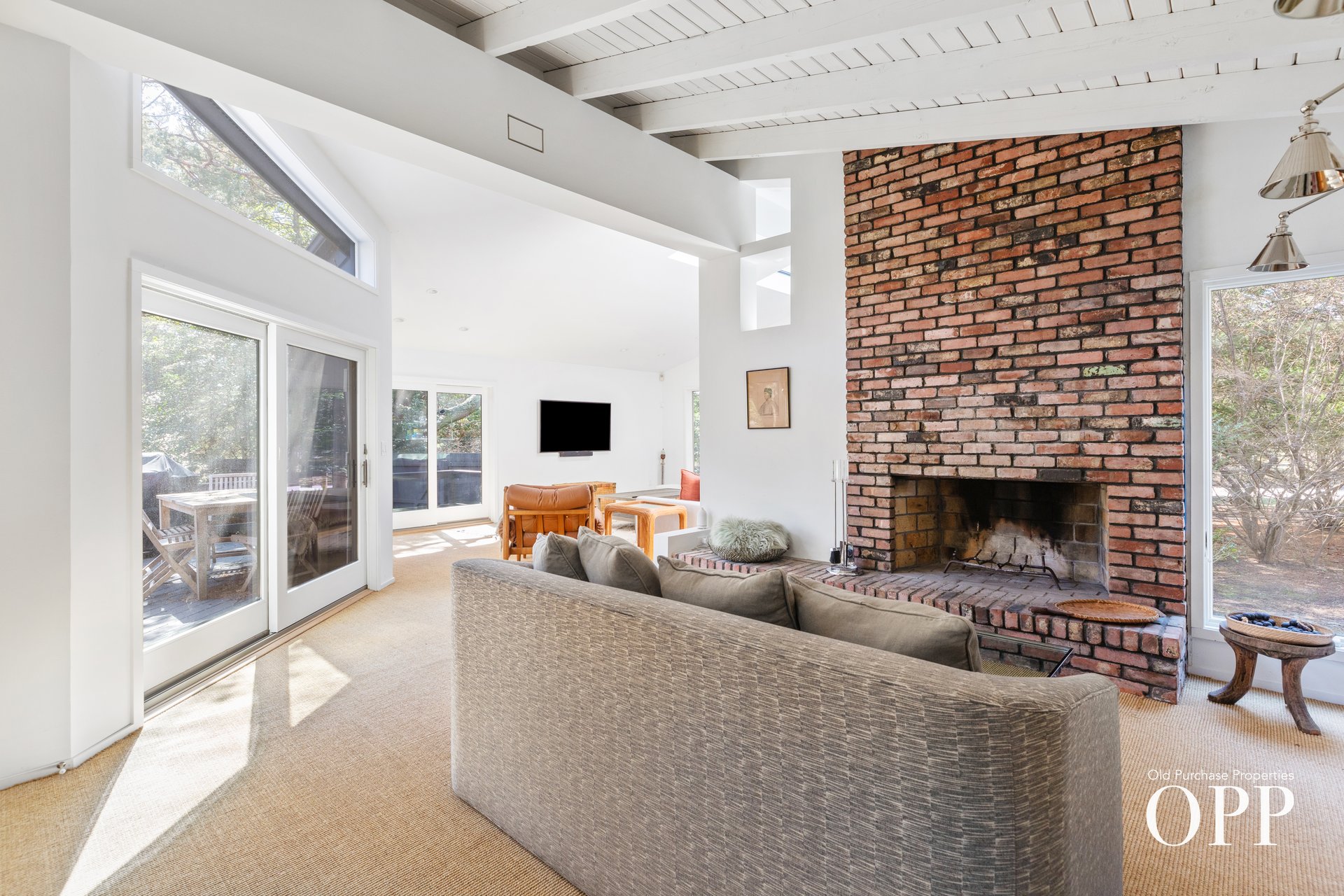 A MODERN RETREAT IN PRIME LOCATION