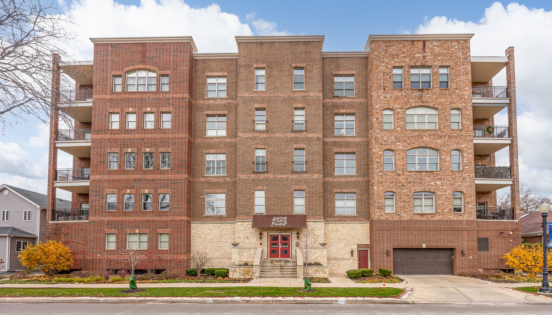4929 FOREST Avenue Unit: 2E