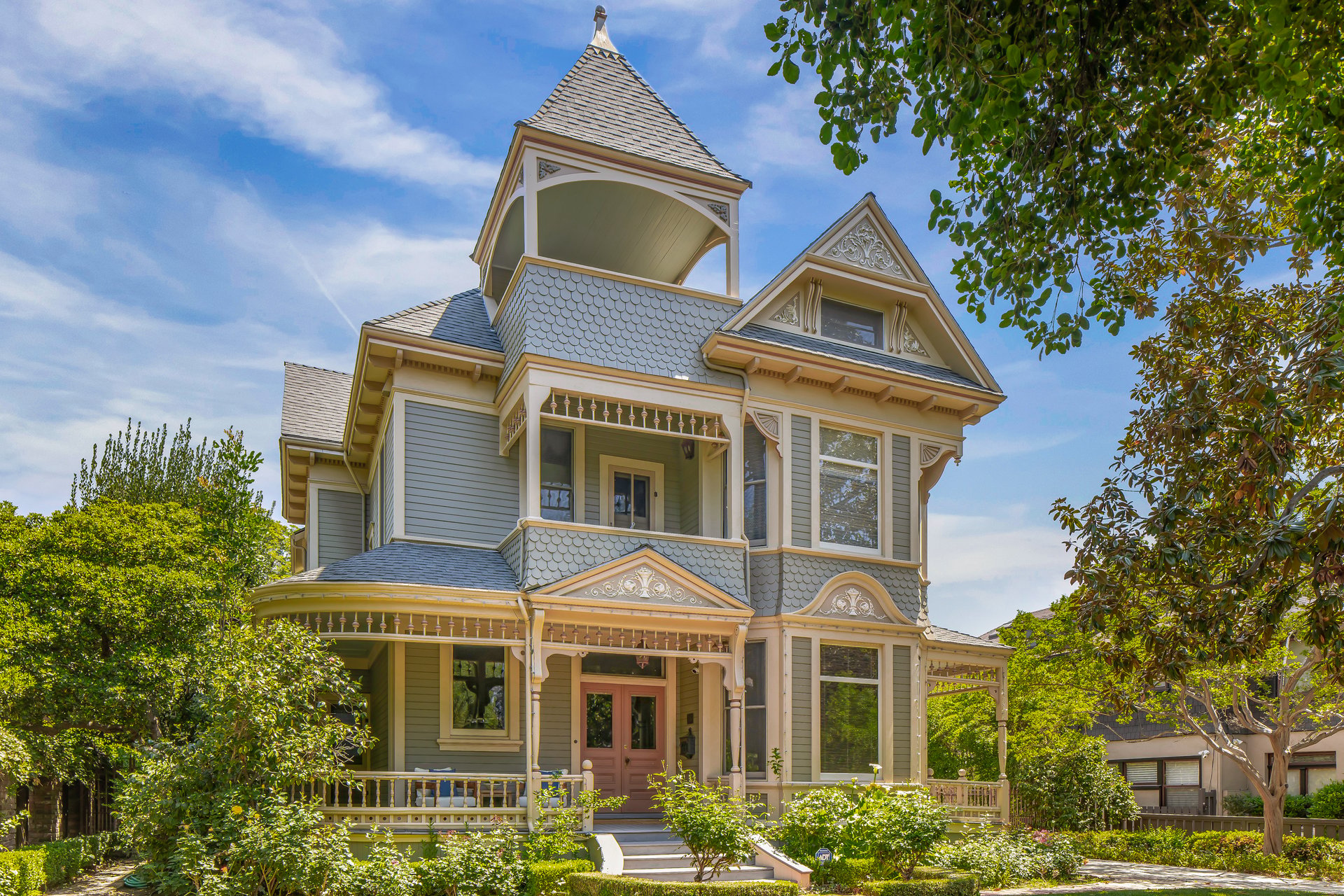 206 N Grand Ave