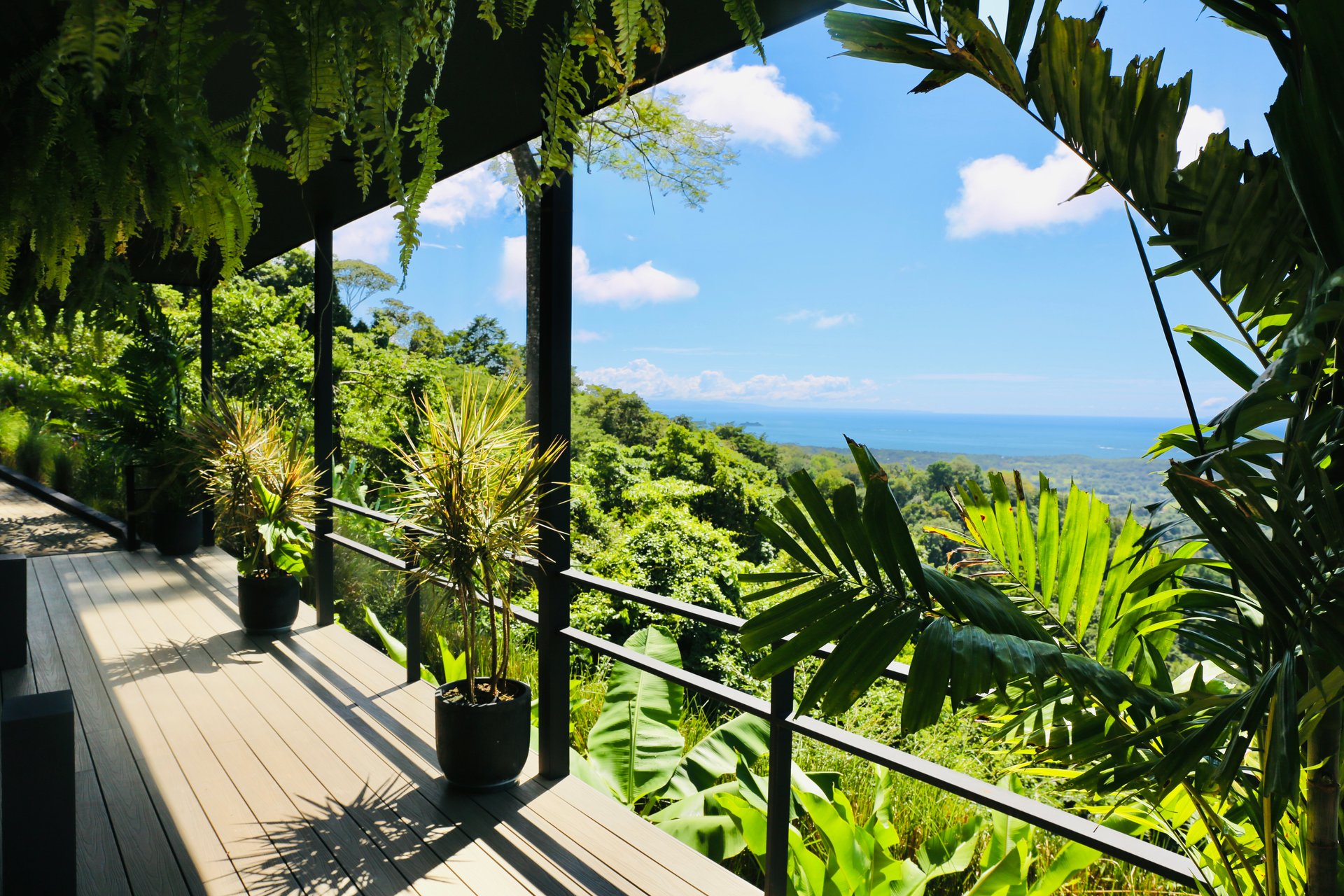 Uvita Black House