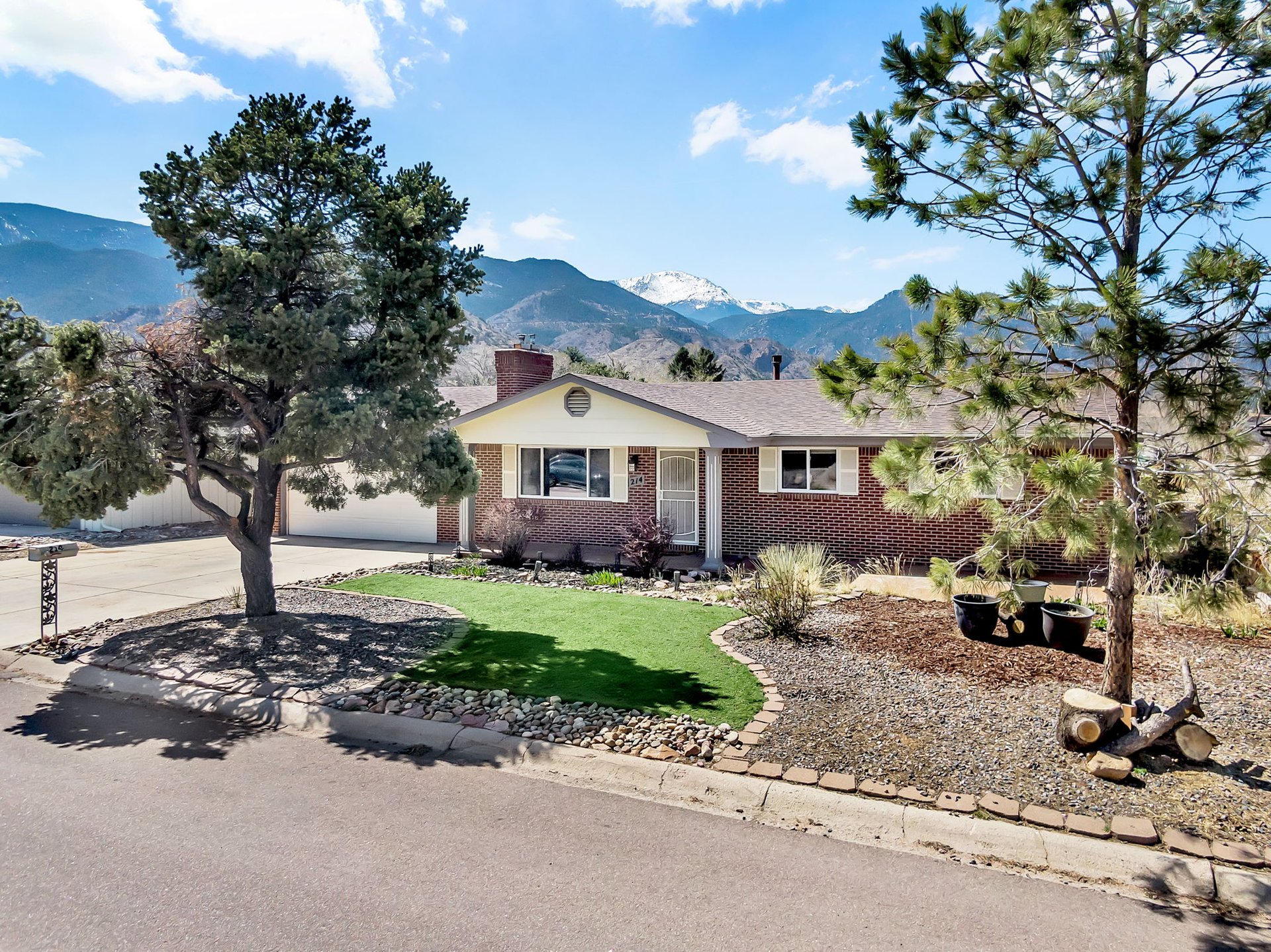 214 Crystal Hills Boulevard