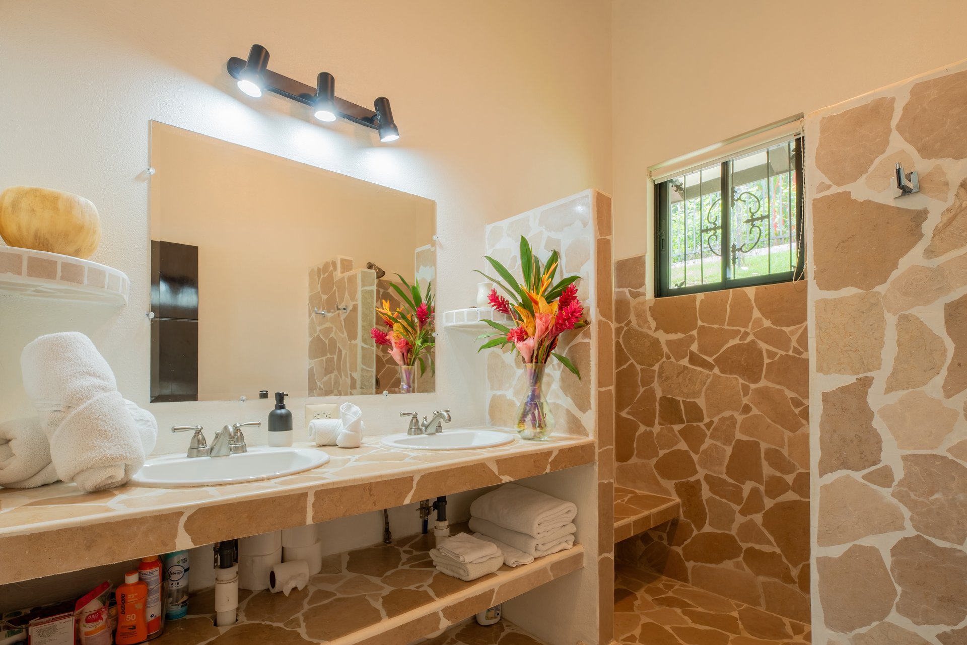 6.45 ACRES – 3 Bedroom Luxury Ocean View Home Surrounded By Vibrant Rainforest And Wildlife!!!