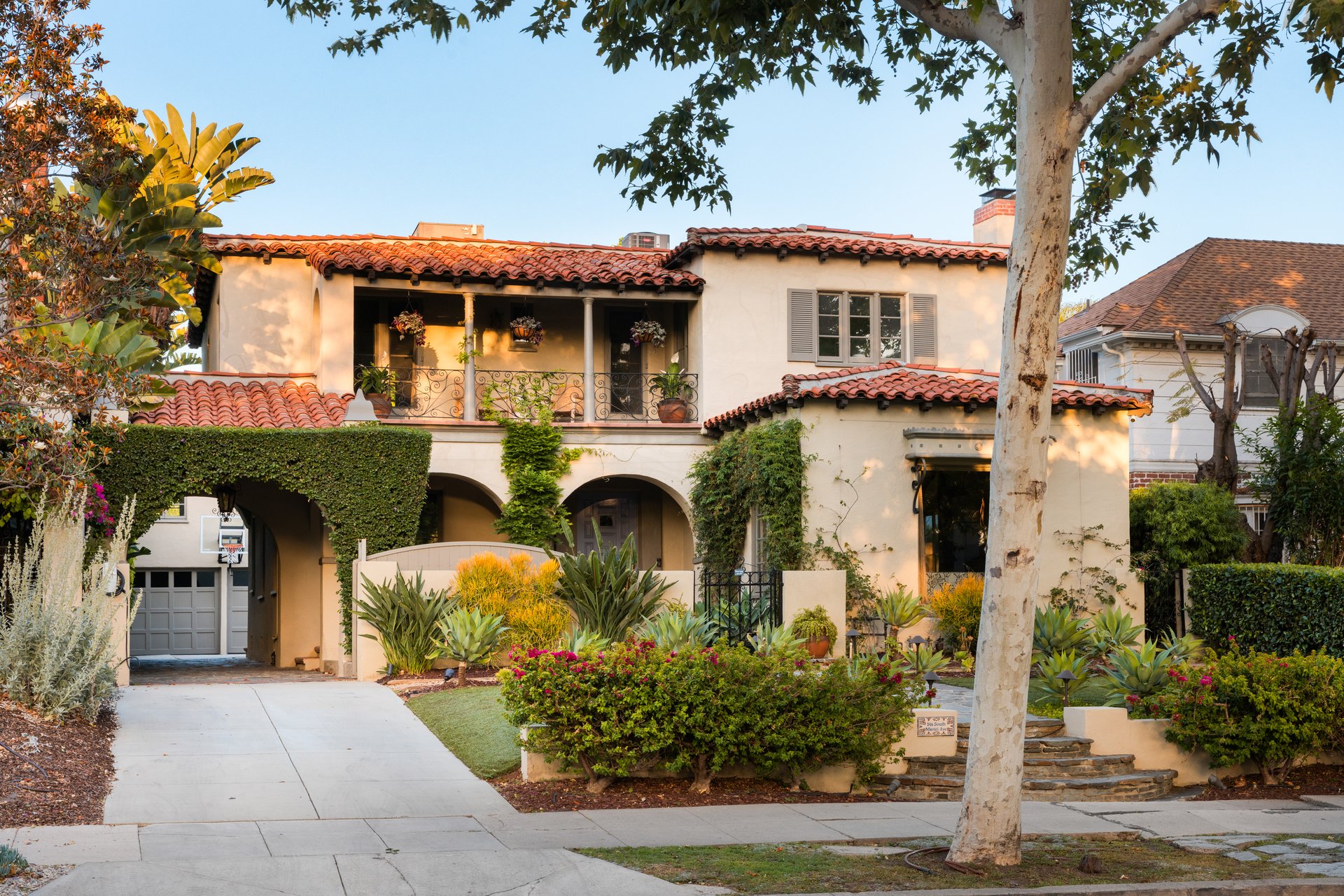 146 S Martel Ave, Beverly Grove 