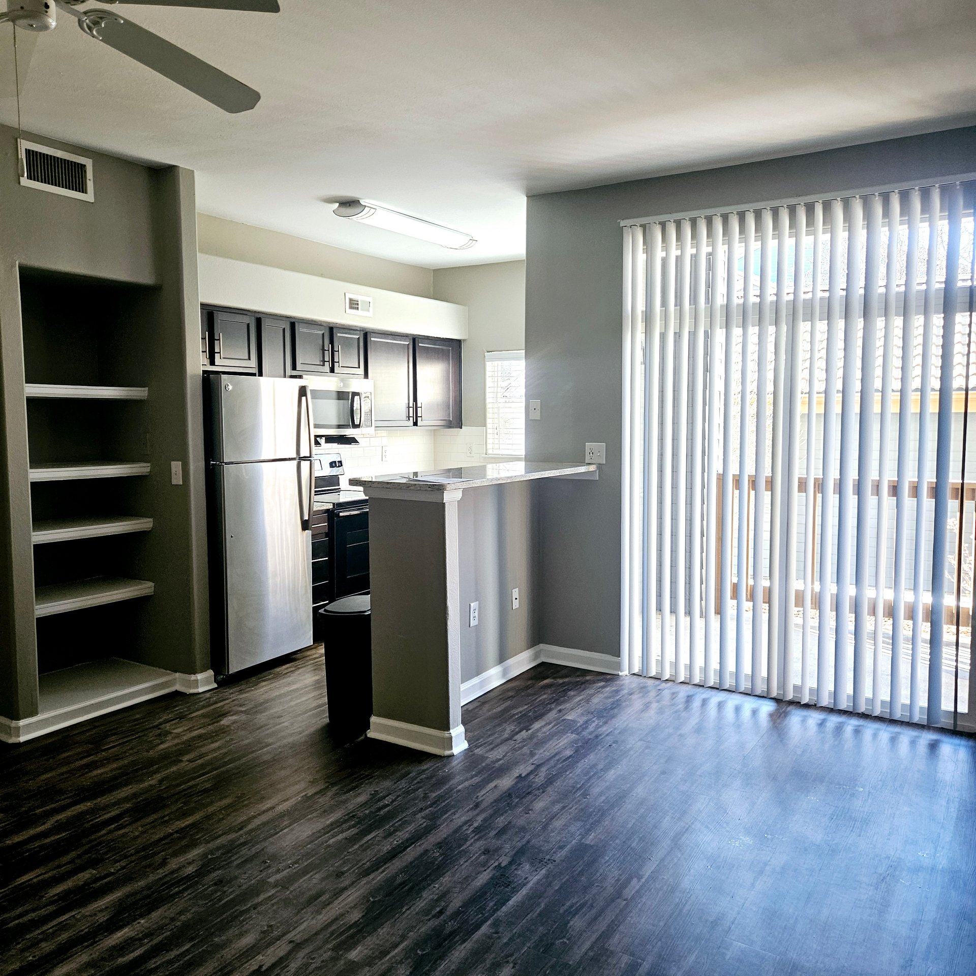Studio 1 Bath Apartment with Garage included 
