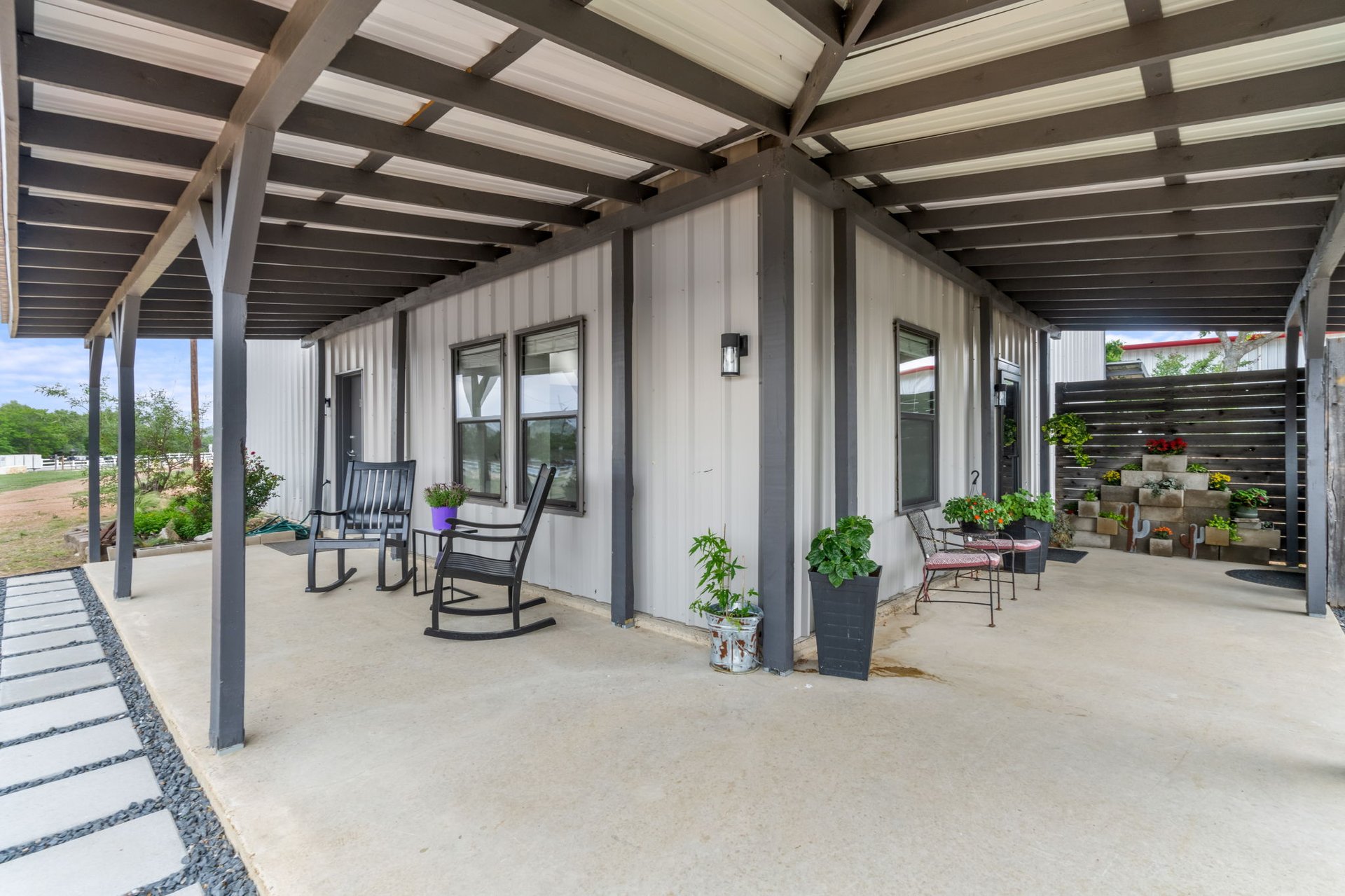 Unique Residential/Commercial Property - 180 Henly LOOP