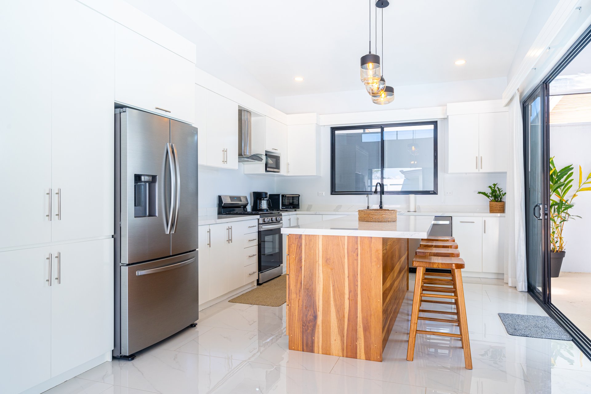 FIRE SALE!!!!! Immaculate New Build with Modern Design & Premium Features