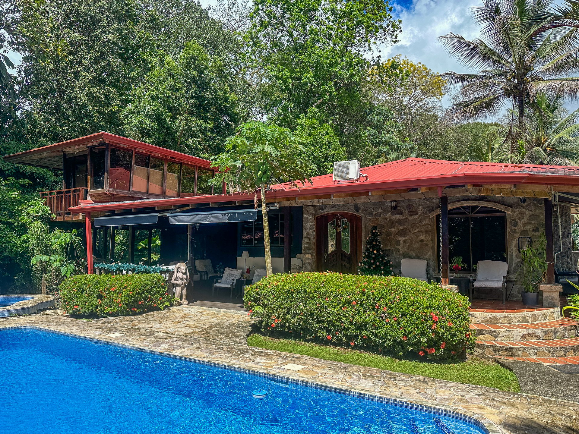 A riverfront 3-bed home on a large property In Ojochal, Costa Rica