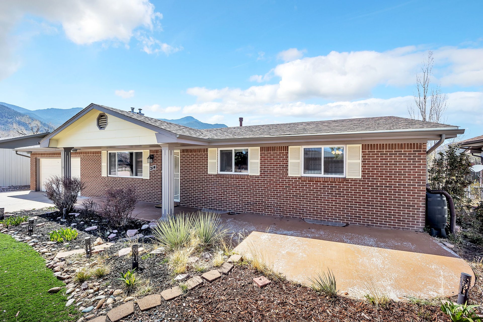 214 Crystal Hills Boulevard