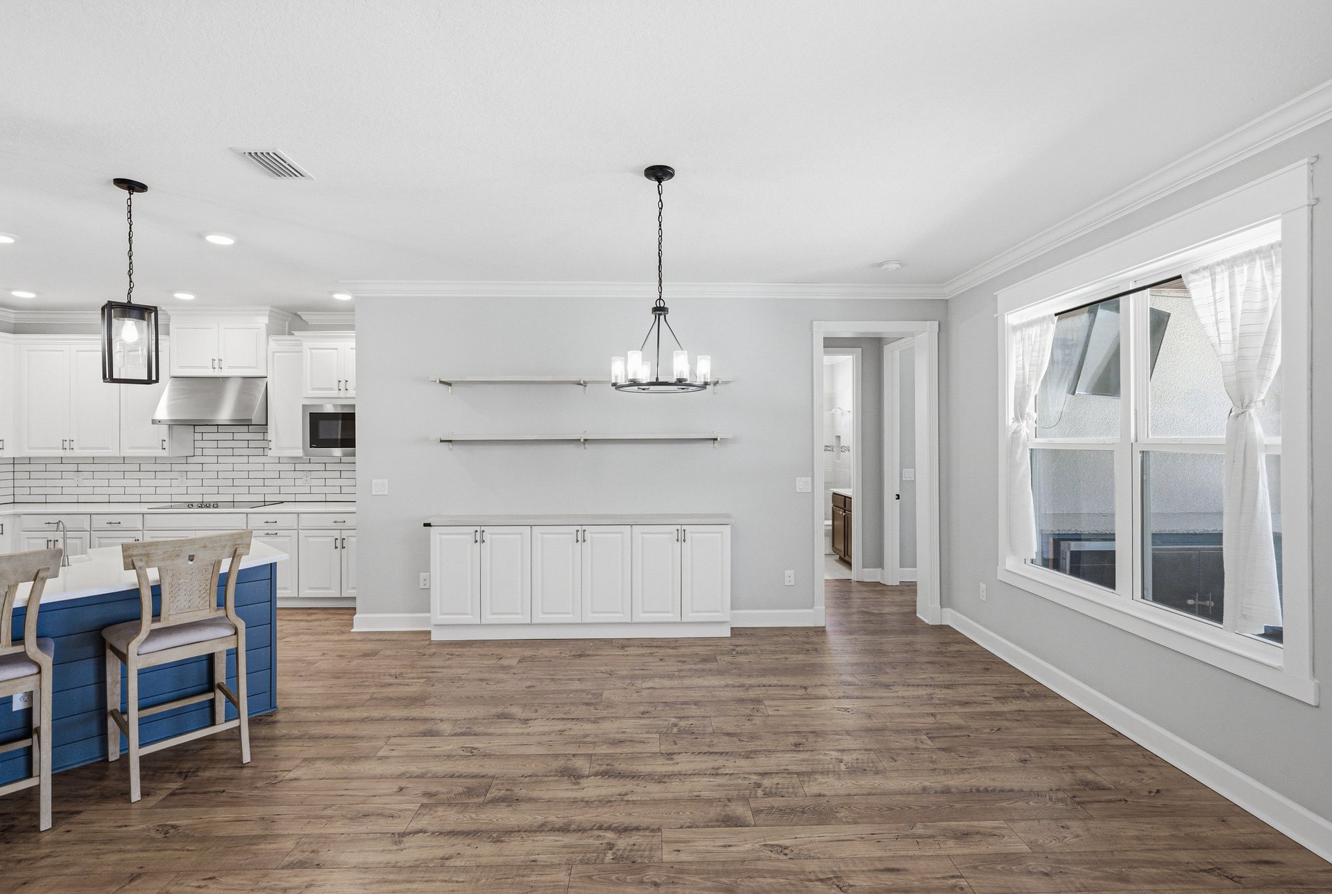 6883 BRADBURY CIR
