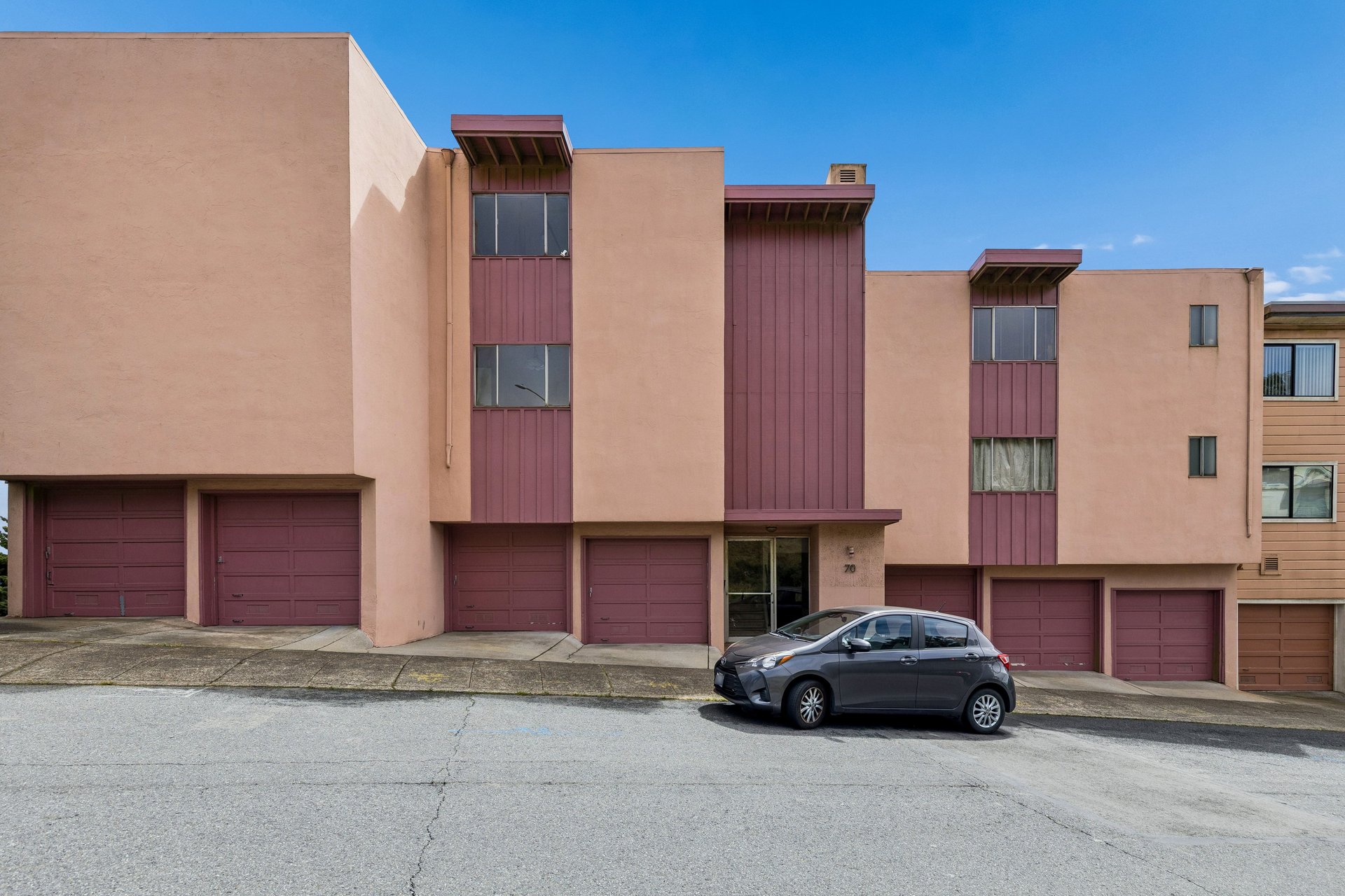 70 Crestline | 14 Units