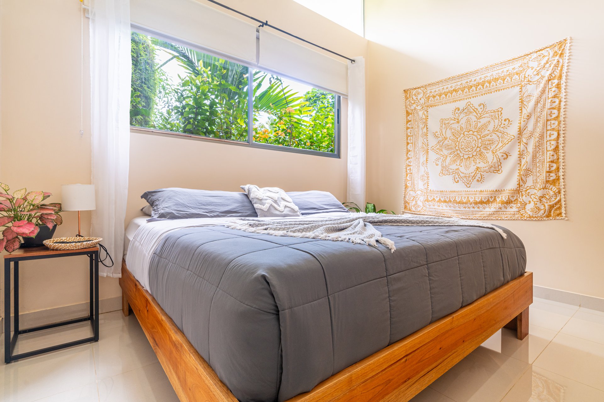 Bali Style Beach House with 2 Bedroom Casita