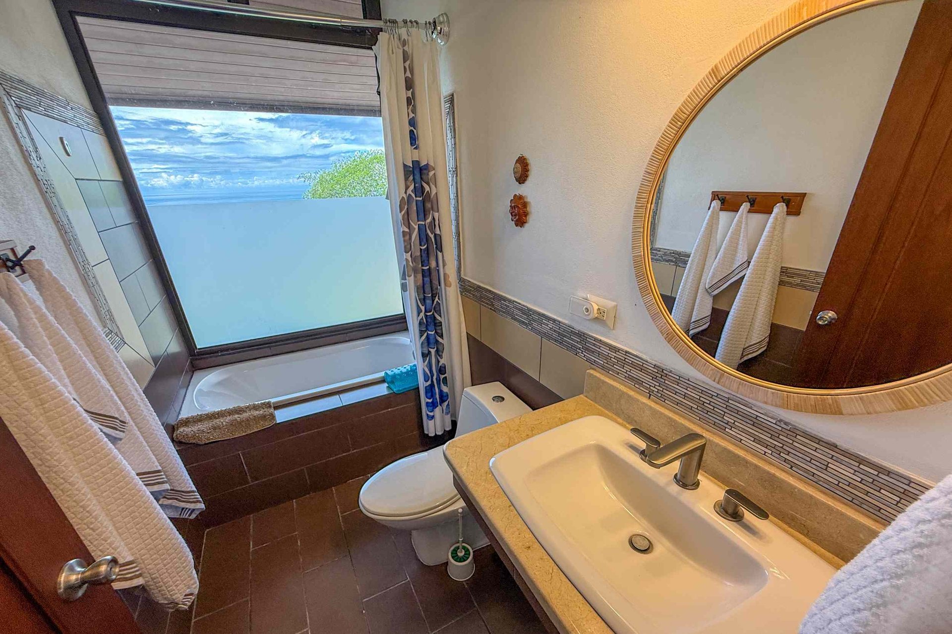 Panoramic Ocean View 4-Bedroom Home with Big Pool & Ample Space to Entertain in Ojochal Costa Rica