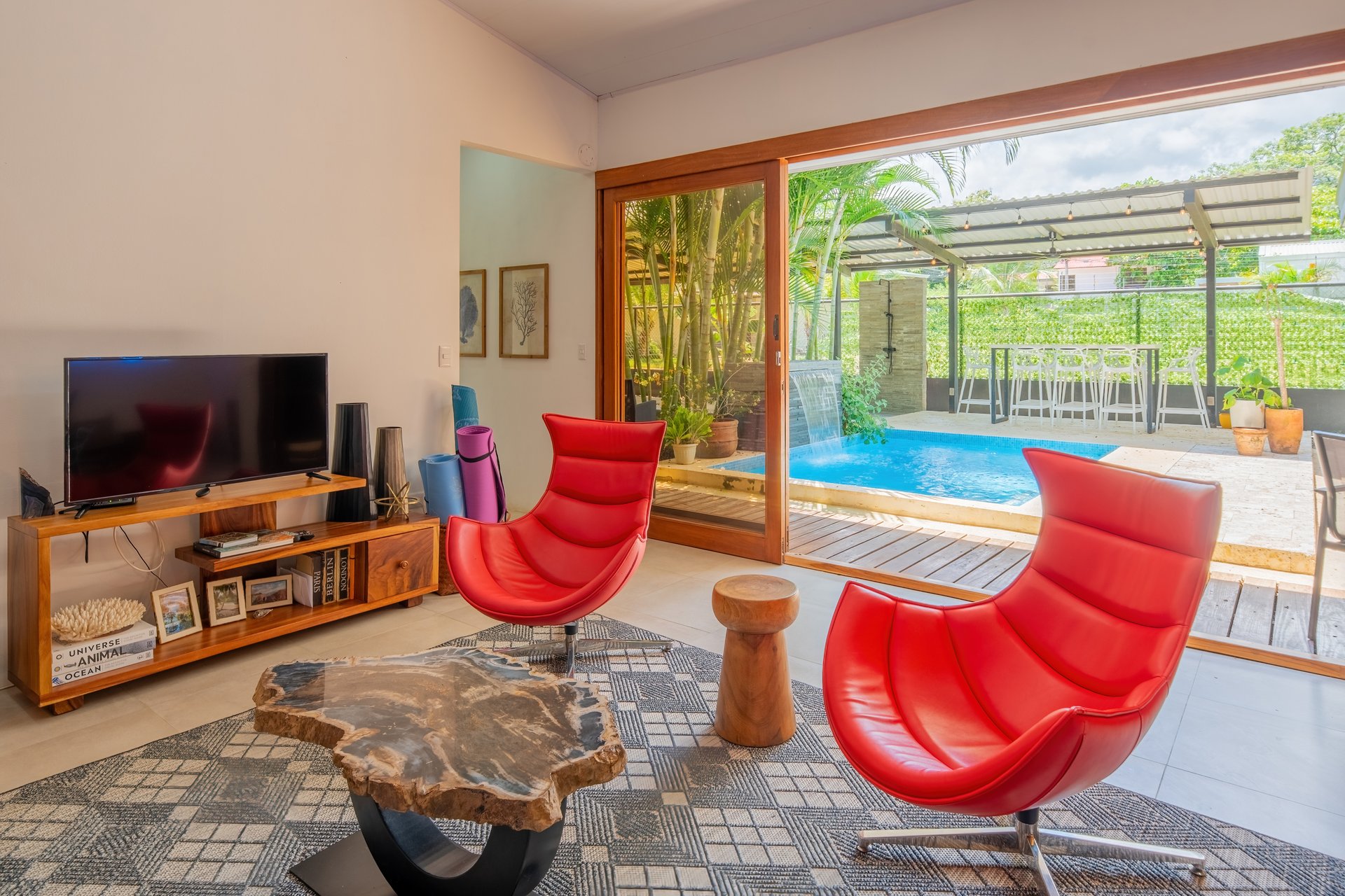 3 Bedroom Stylish Oasis, Close to the Beach and the Uvita River!