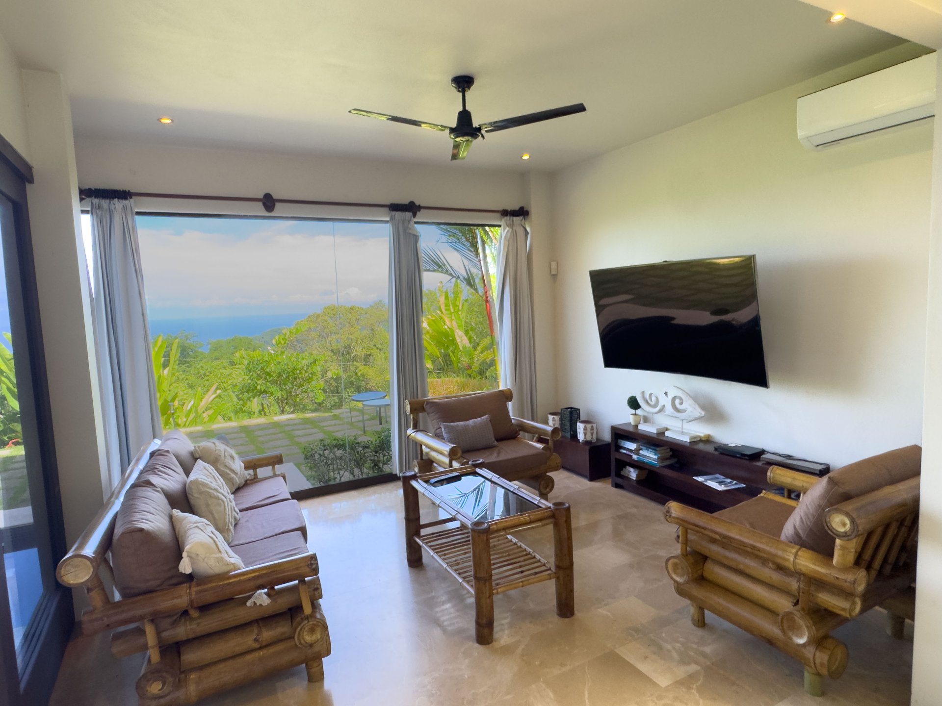 Stylish 4 bedroom home in the popular Dominicalito community, 7 minutes to the beach