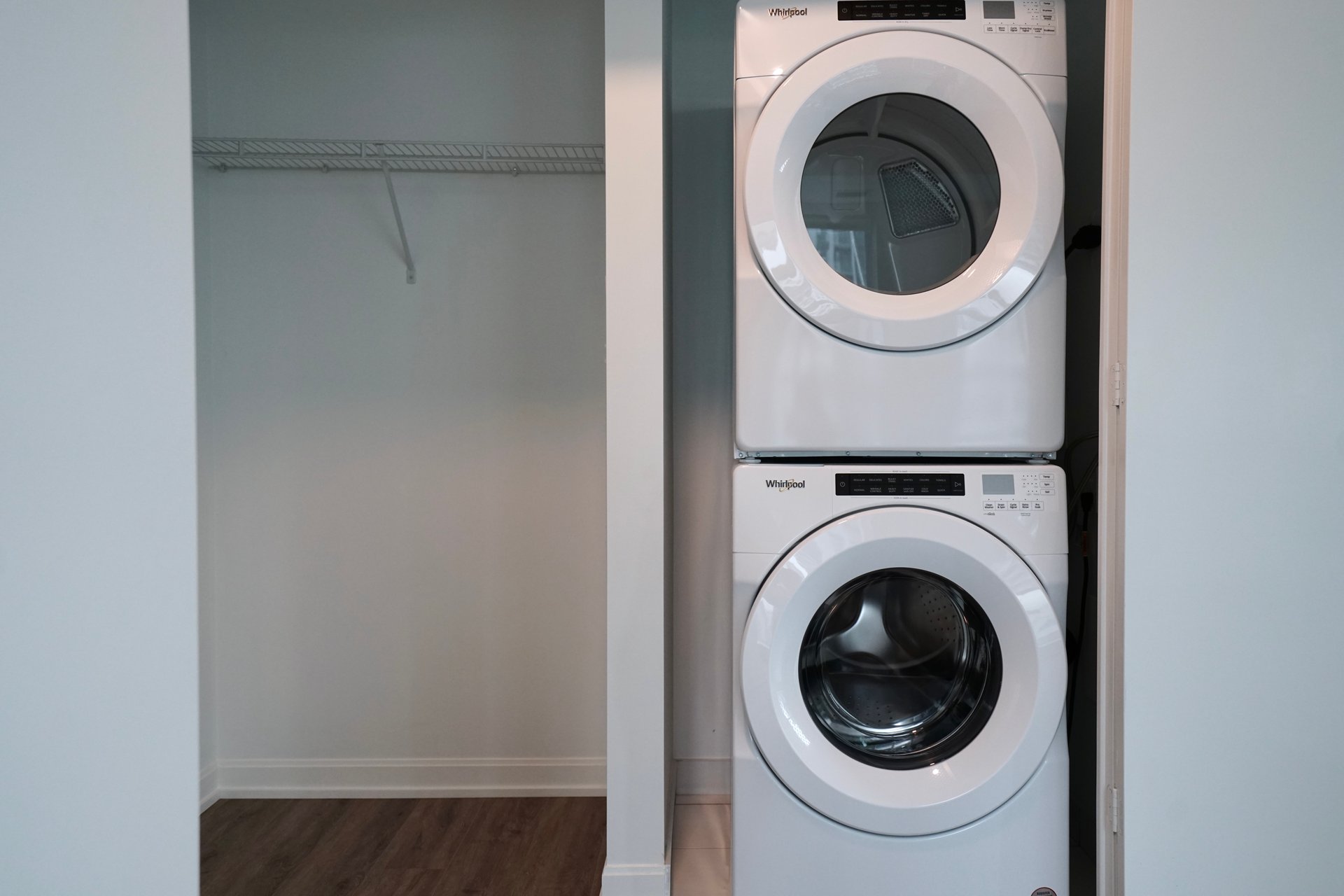 327 King St W Unit: 2306
