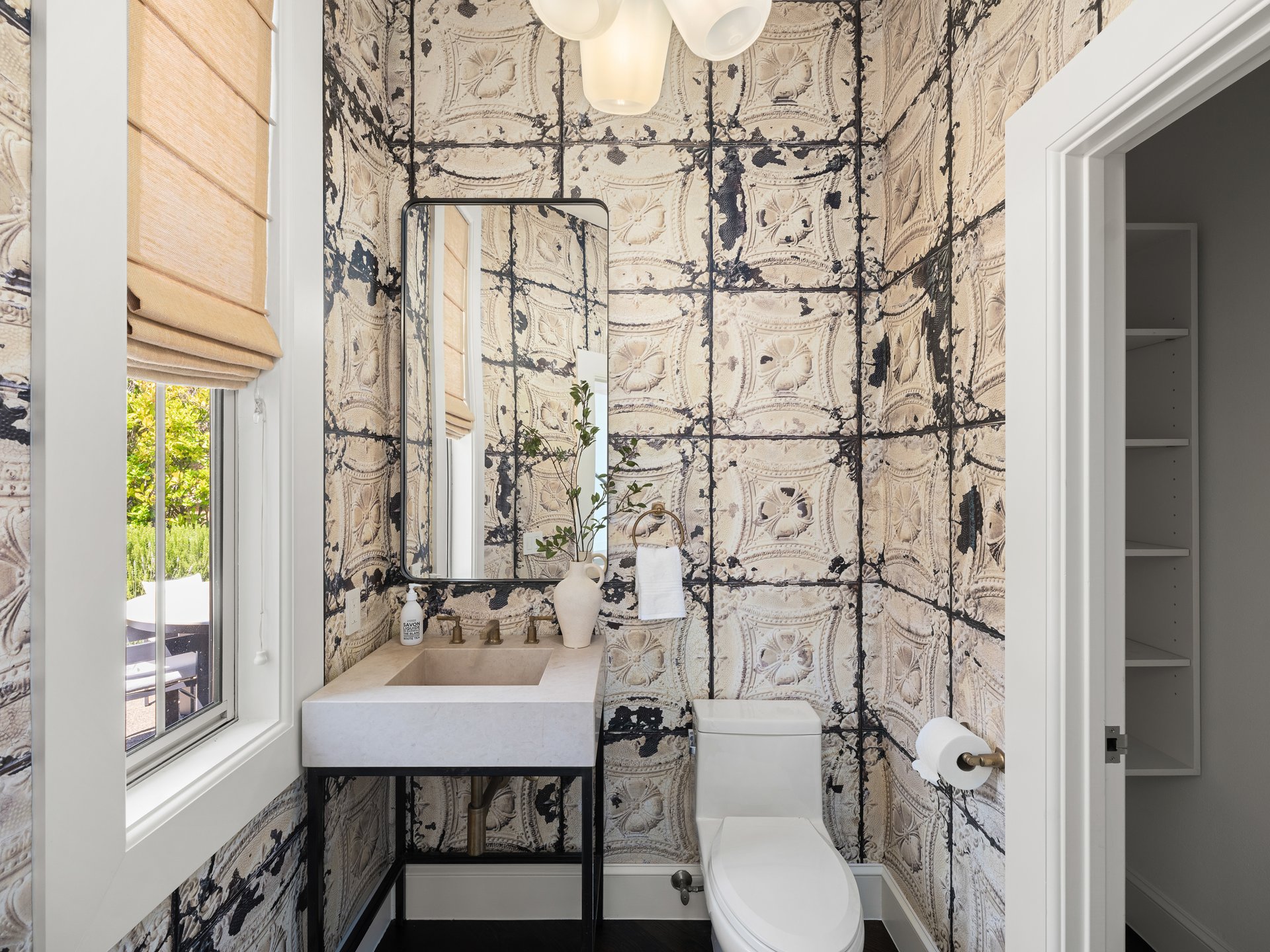 Architectural Modernism, Bay Views, and Exceptional Outdoor Living