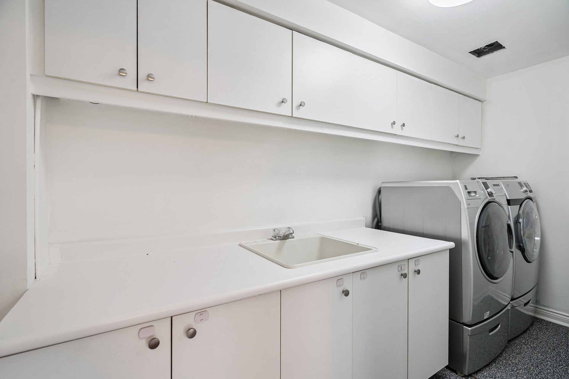 Spacious 3 Bedroom Townhome in College Park