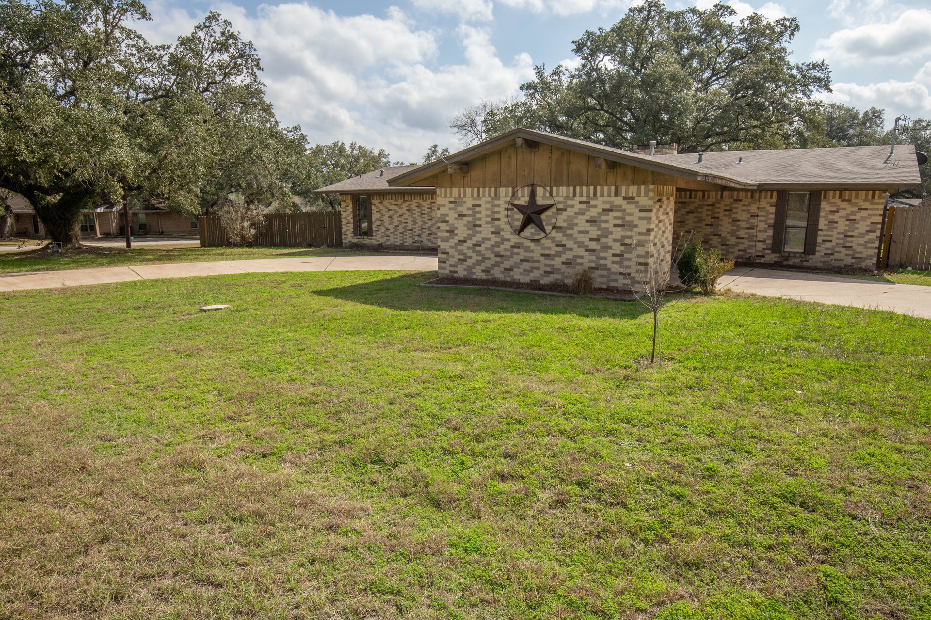 613 W Oak | 3 BR 2 BTH | Goliad, TX