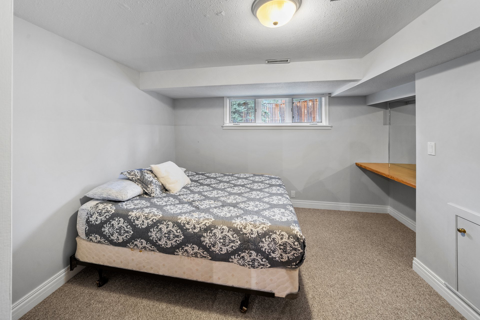 AUCTION BIDDING OPEN: Bidding ends December 17th | 5 Woodside Lane