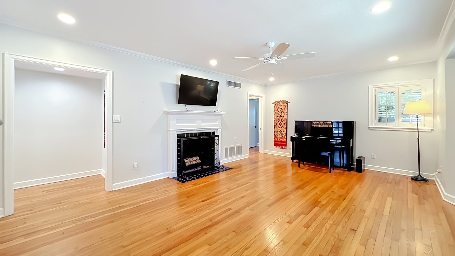 Three-Bedroom Two-Bathroom Bungalow in Orlando's Beverly Shores