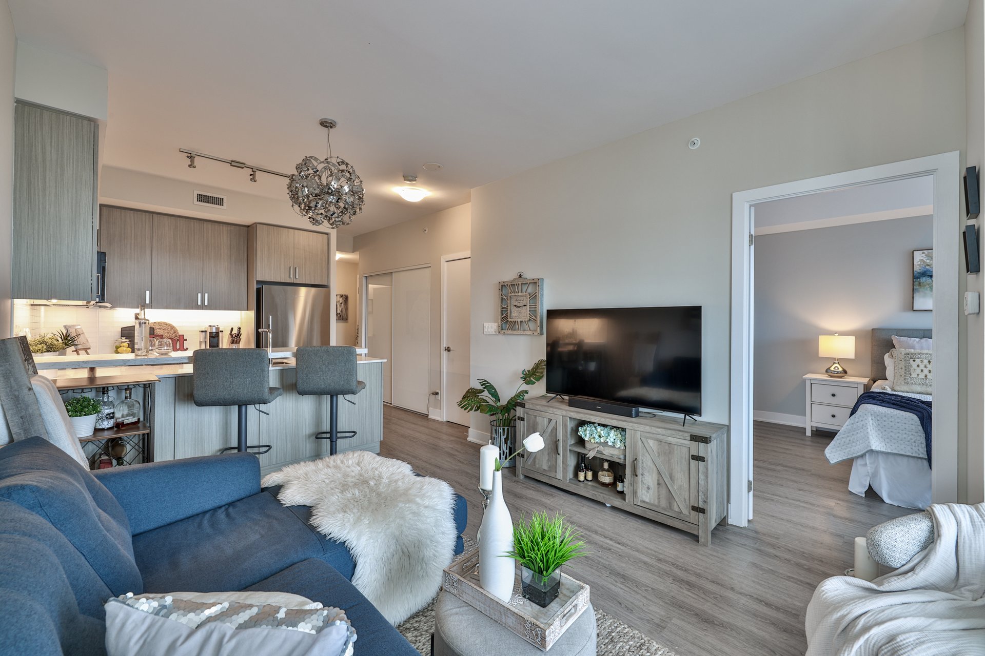  Corner Suite At The Barrington! 