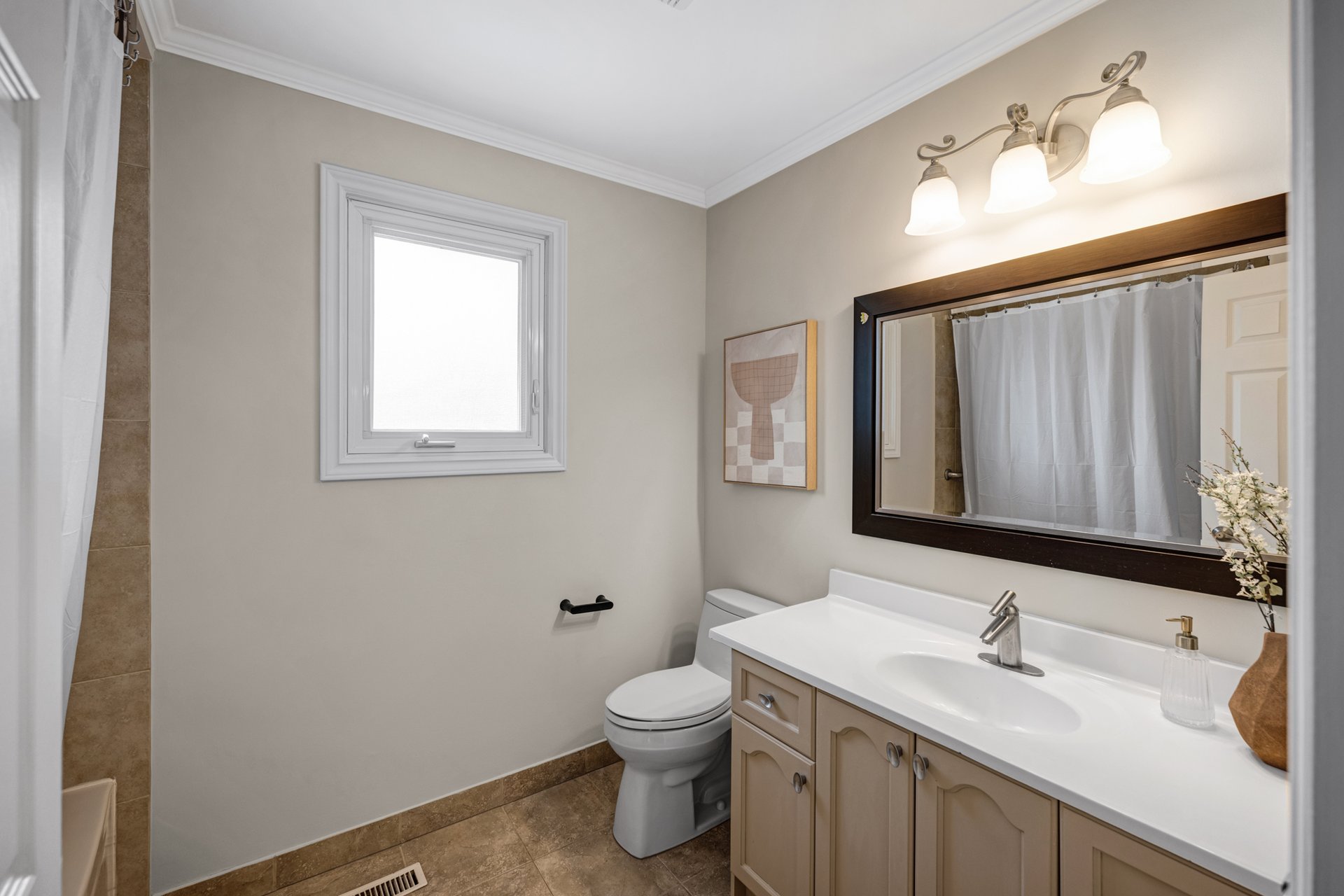 1053 Red Pine Cres