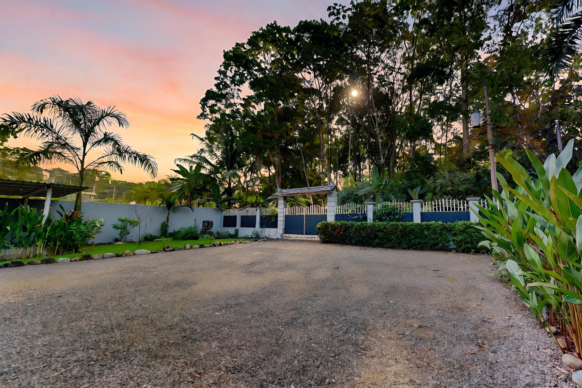 Tropical 3-Cabin Home with Pool and Gardens in the Heart of Uvita