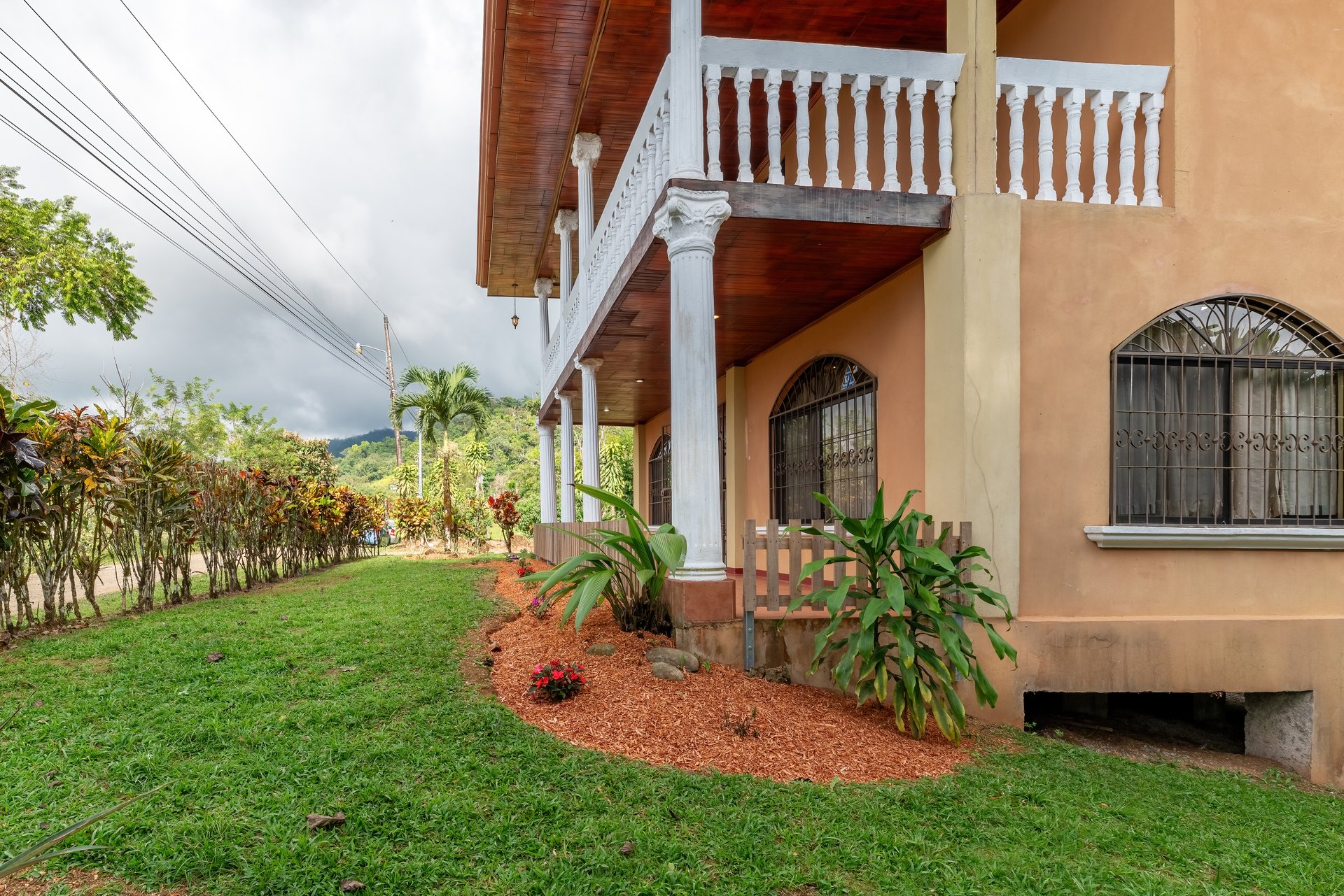 Fully Furnished 3-Bedroom Home in Tinamastes | FIRE SALE!!!