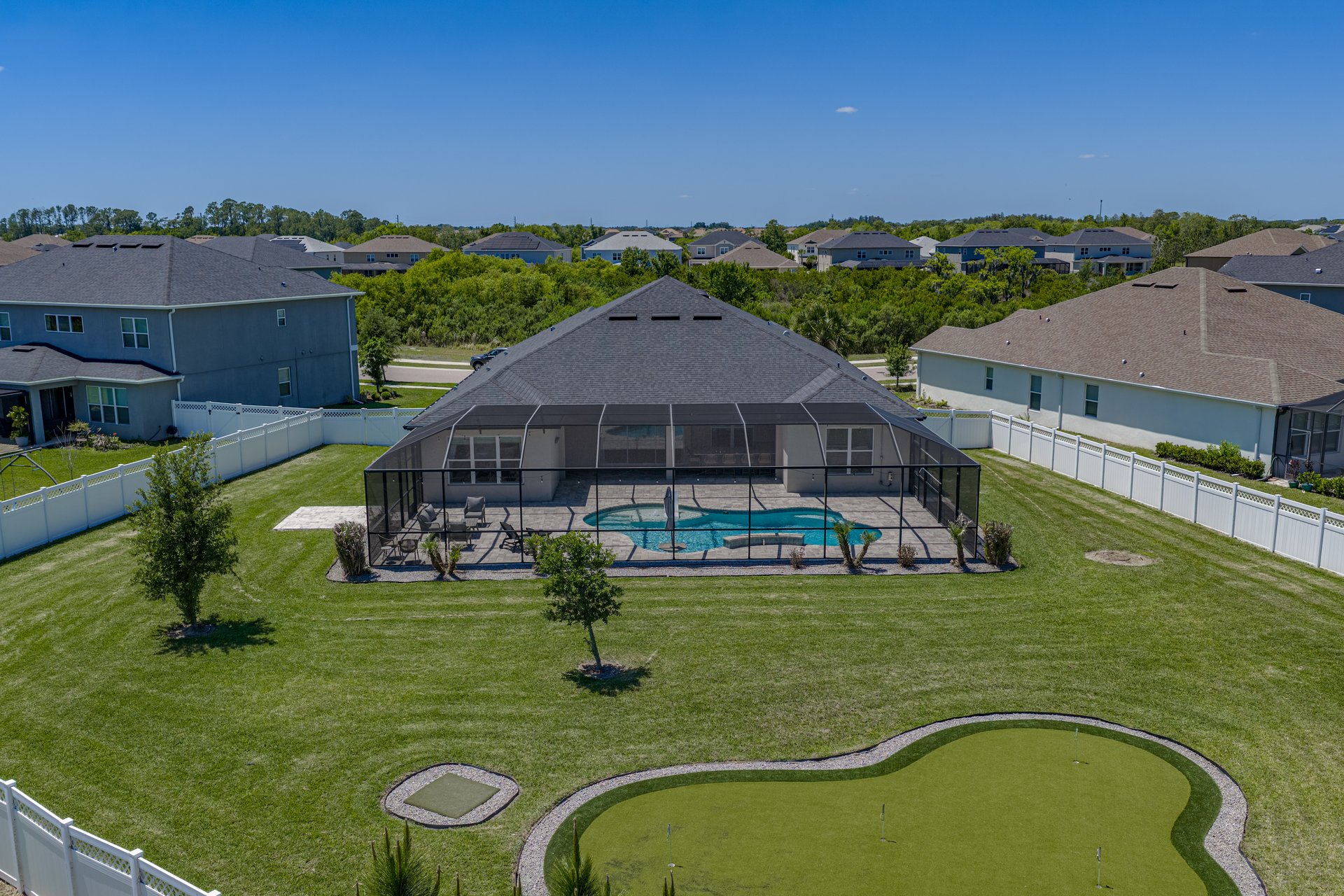 6883 BRADBURY CIR
