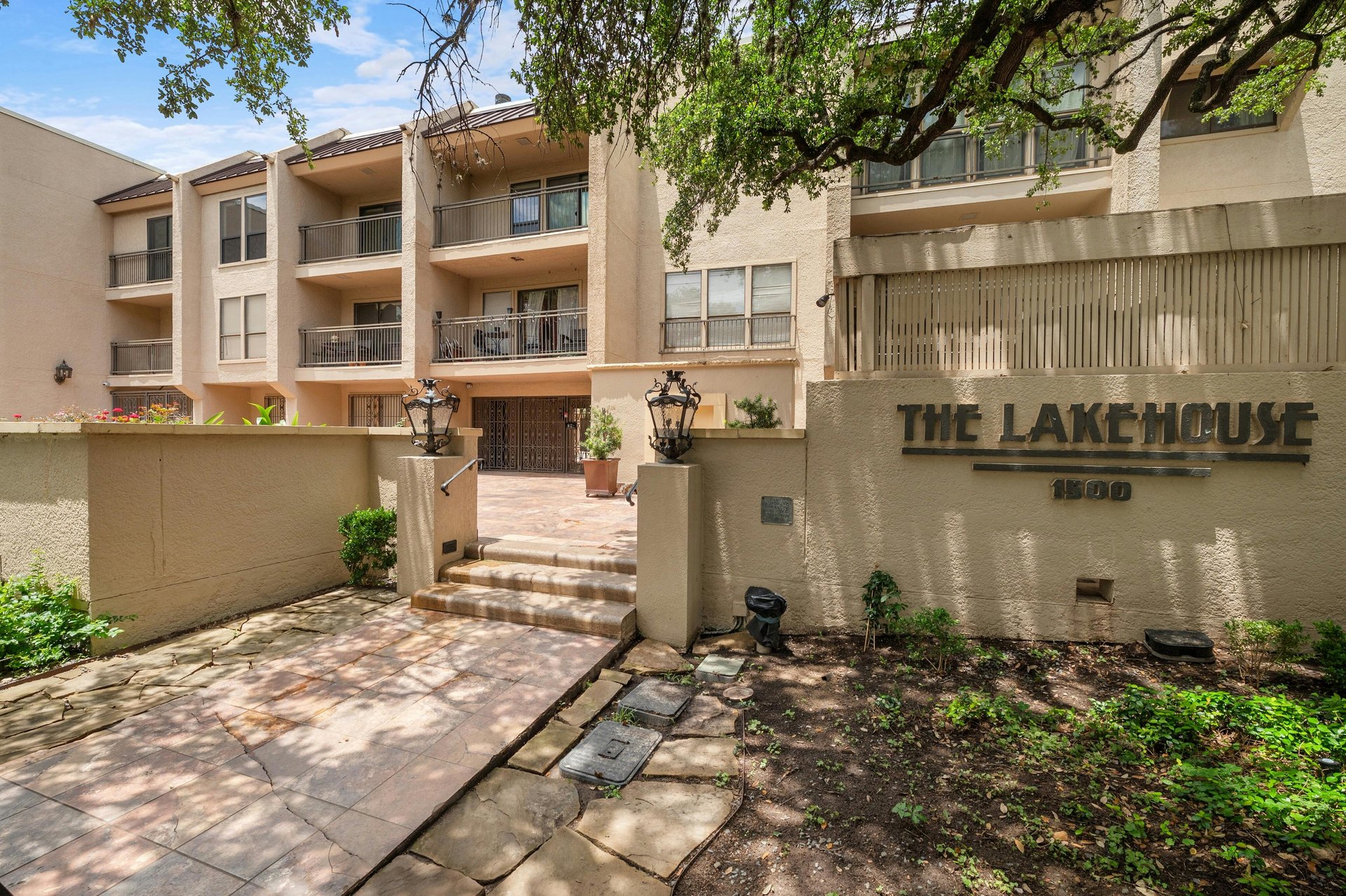 1500 Scenic Drive #305