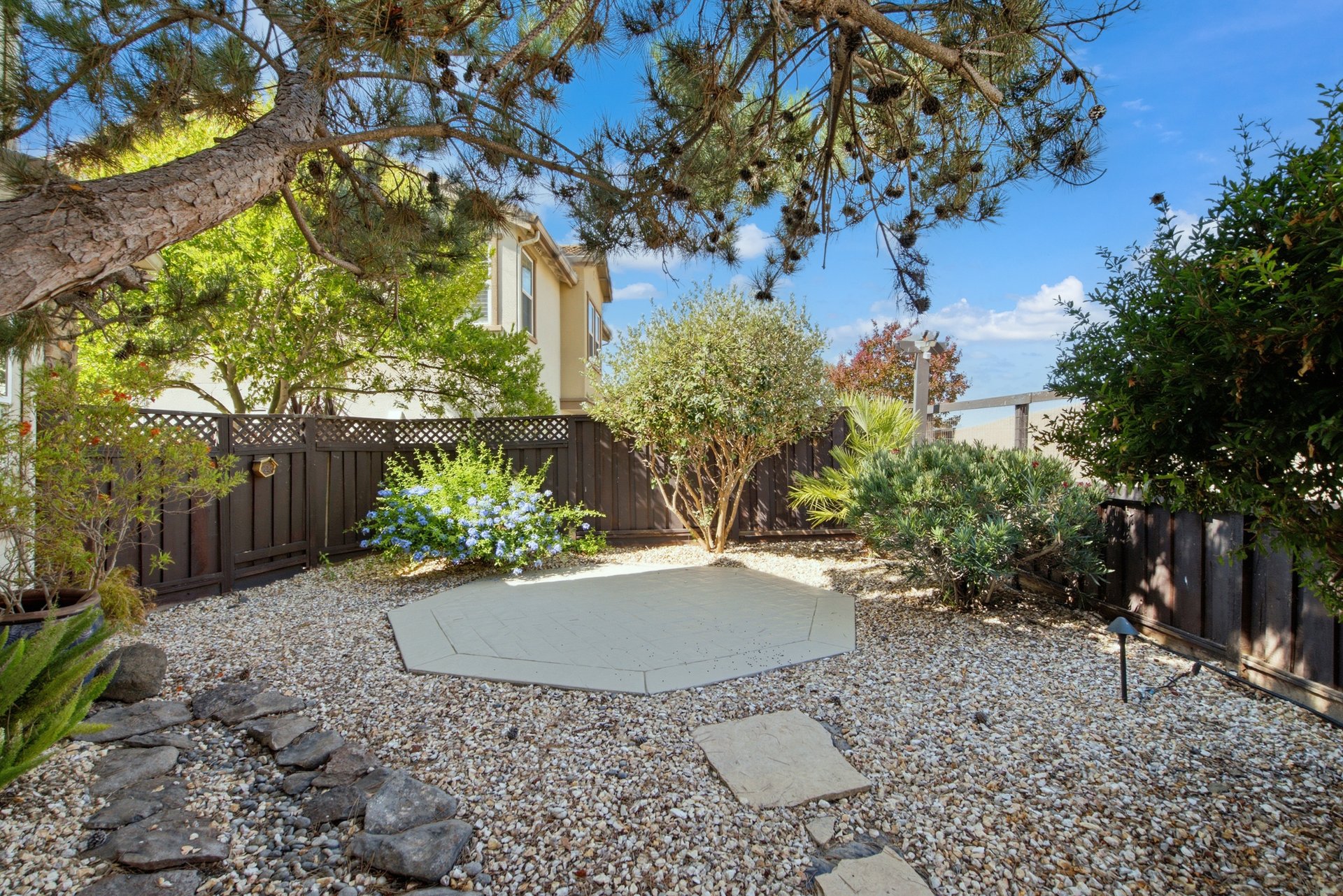 375 Longhill CT