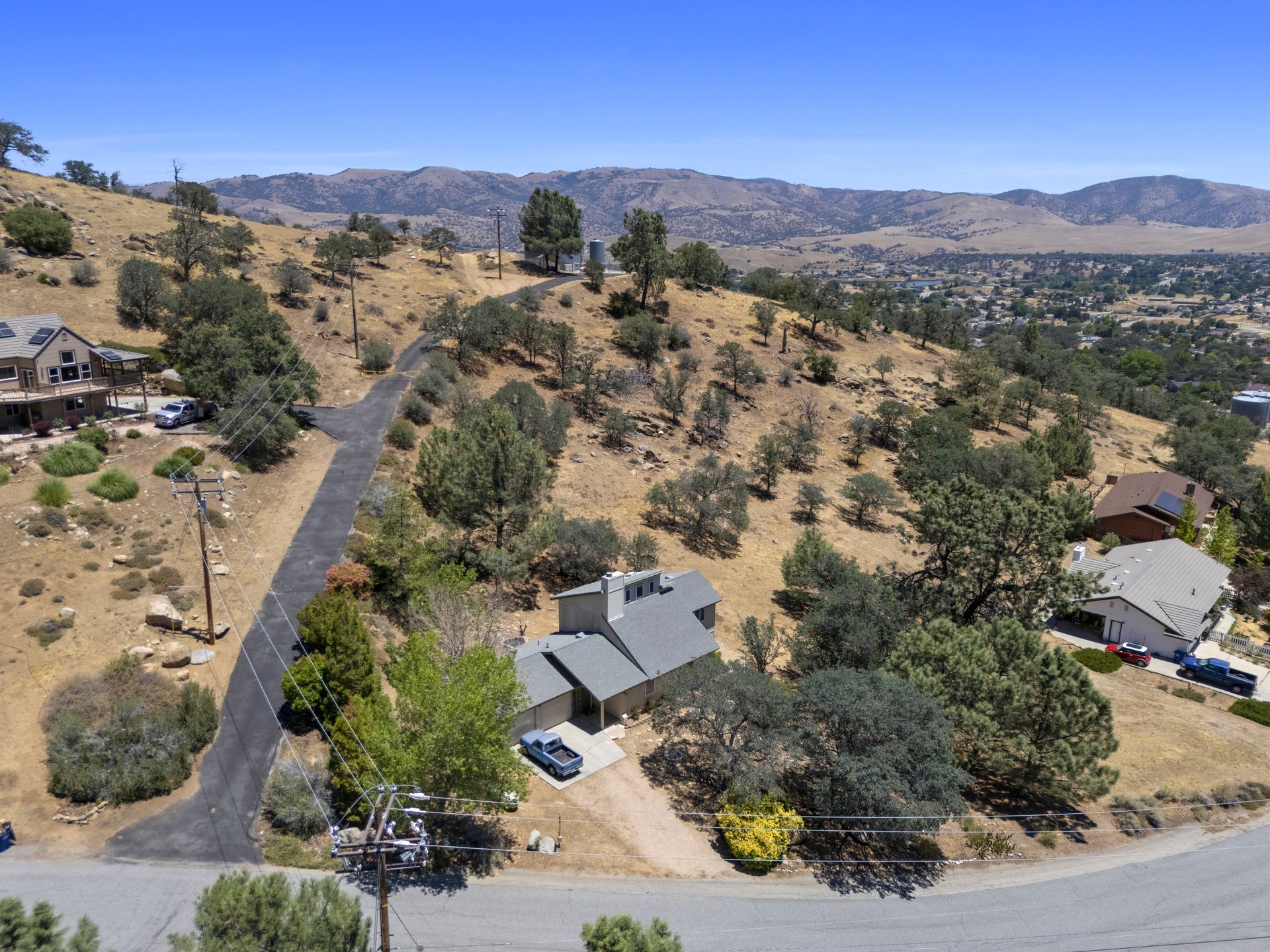 Panoramic Mountain Views in West Golden Hills — 21725 Mountain Drive, Tehachapi