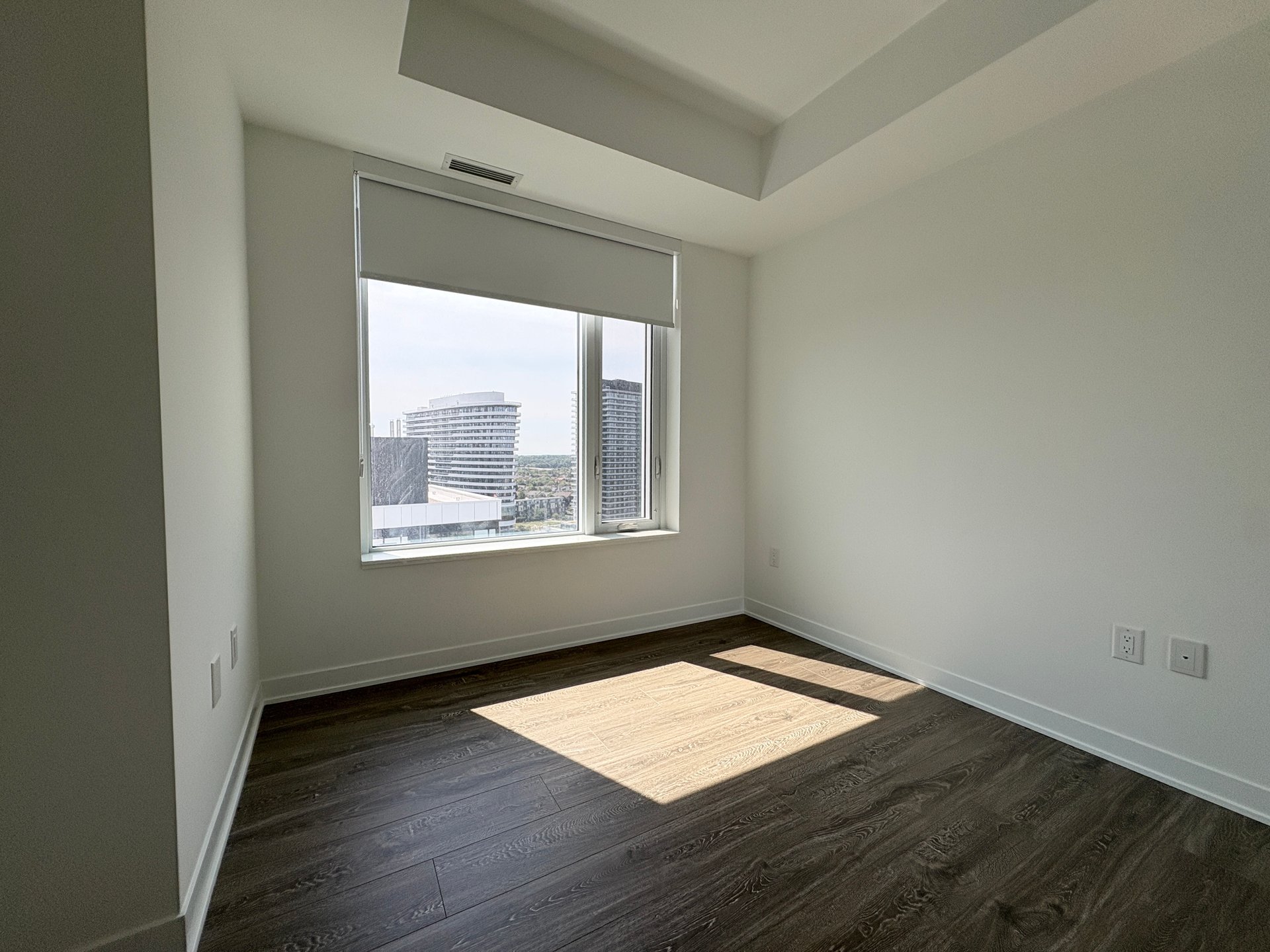 2495 Eglinton Avenue W 1703