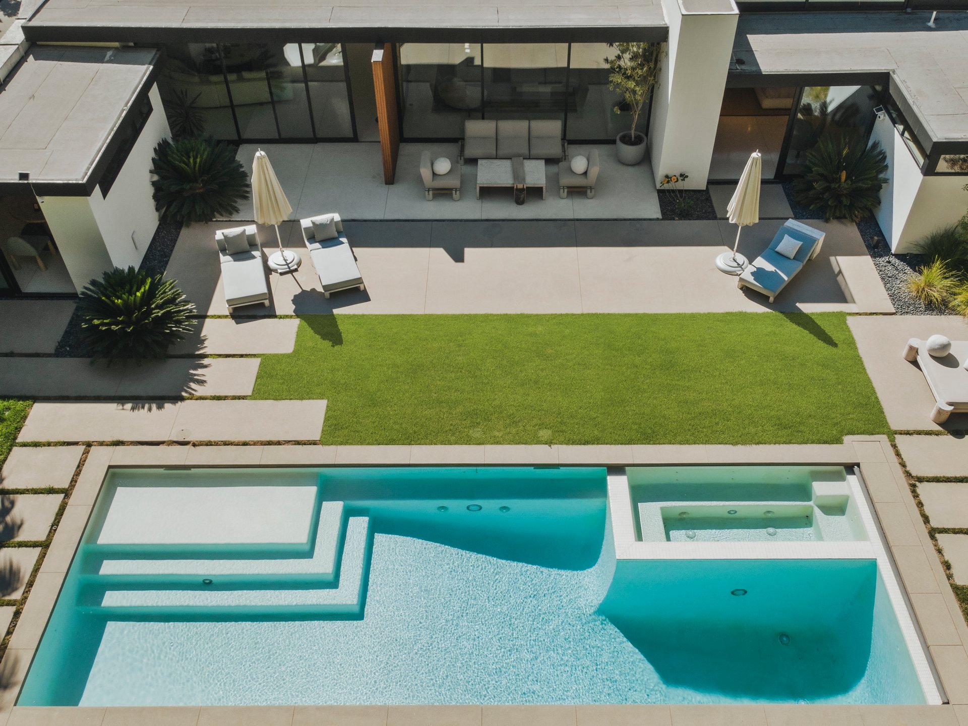 570 Evelyn Pl, Beverly Hills