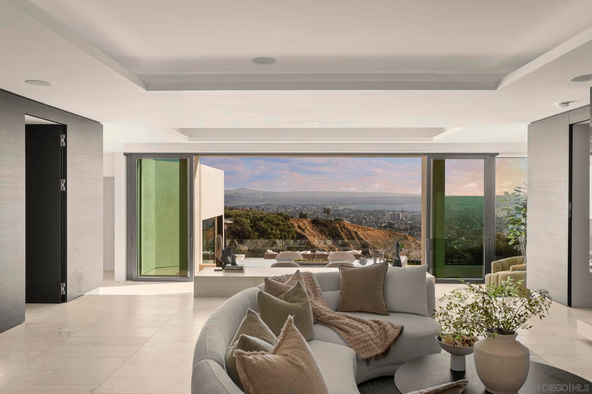 5811 Box Canyon Rd. La Jolla, CA