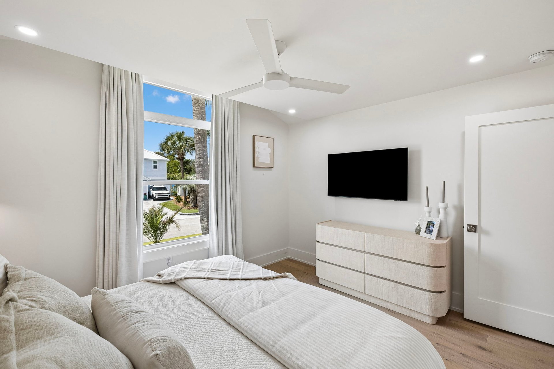 The Sand Cliffs Coastal Retreat