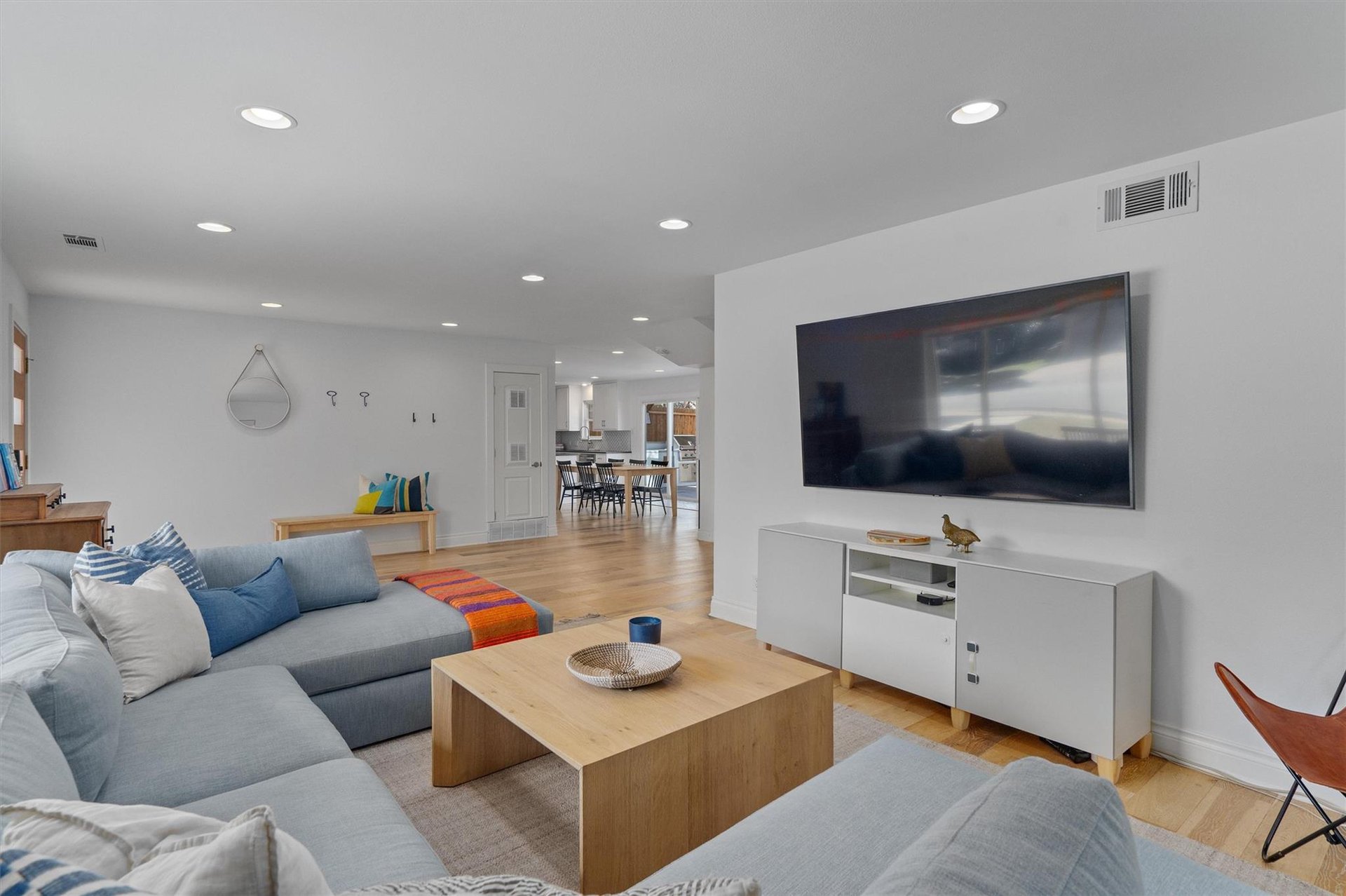 3106 Carlisle Dr
