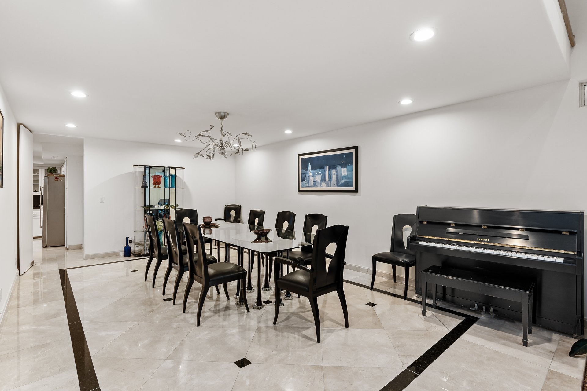 1030 Della Dr