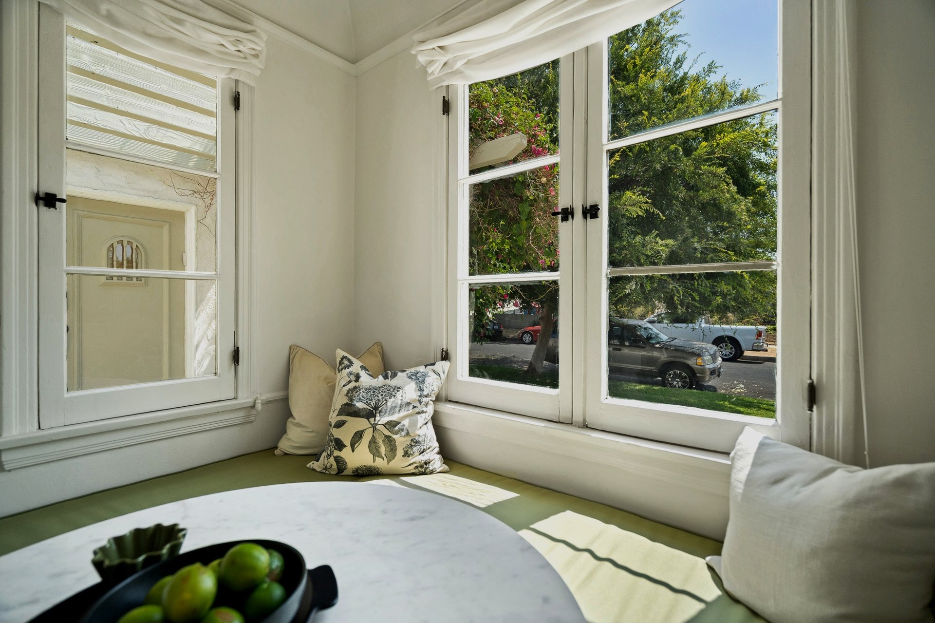 Re-imagined Quaint Country English with Guest House and Grand Rear Yard!