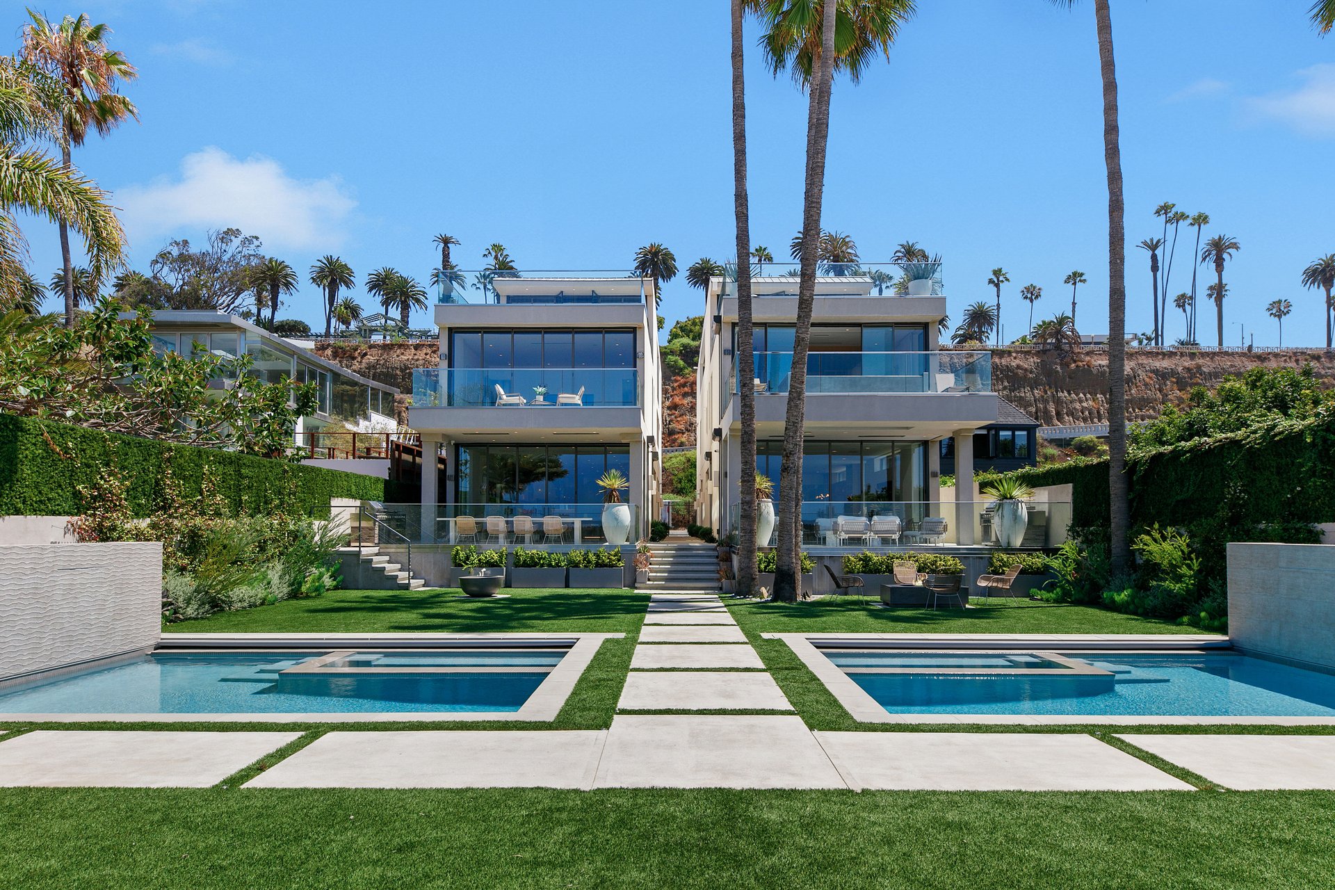938 Palisades Beach Rd