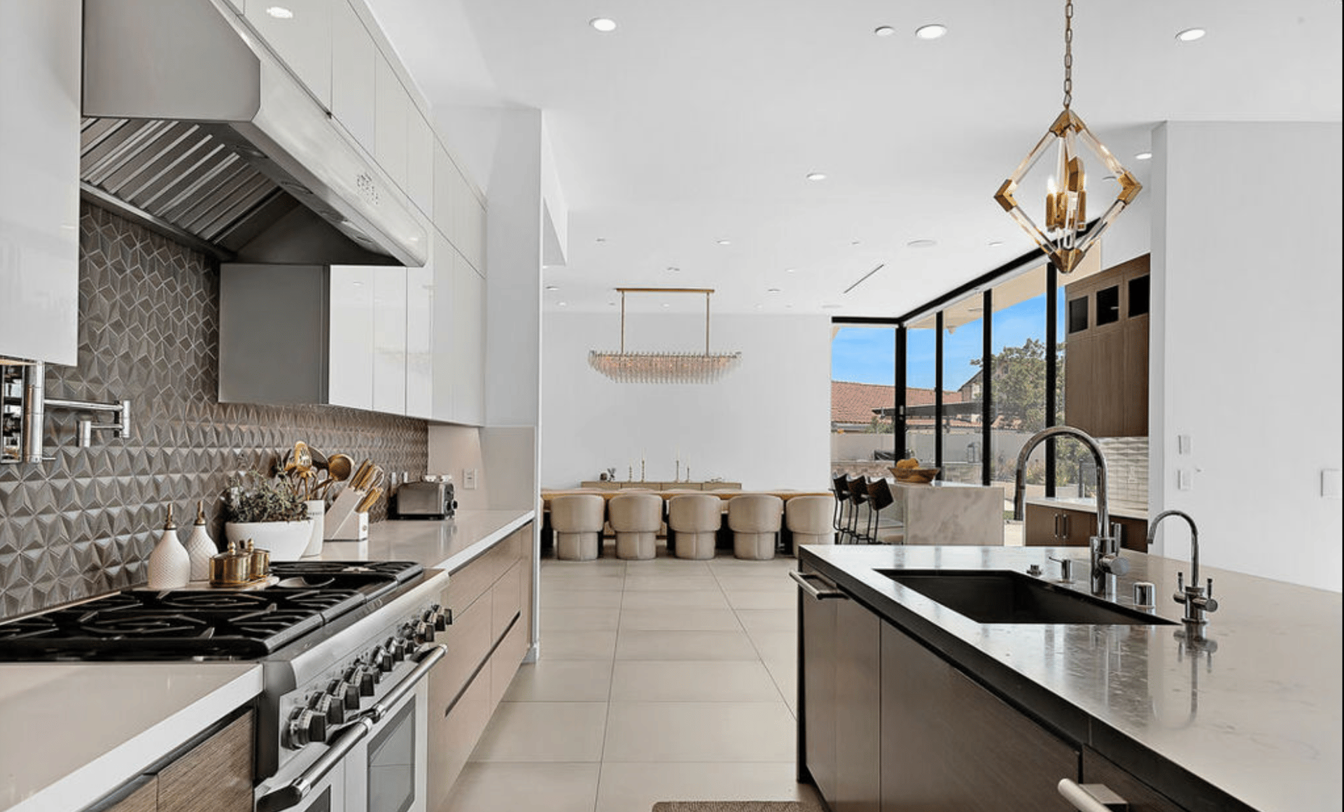 Lakeview Aura, Mirror Lake Drive, 90068