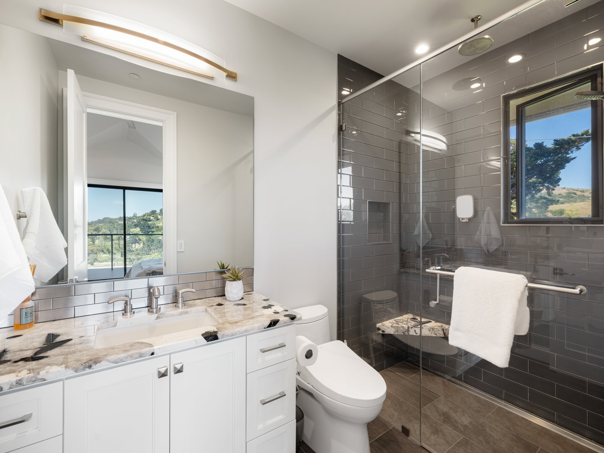 Stunning View Residence Built in 2015